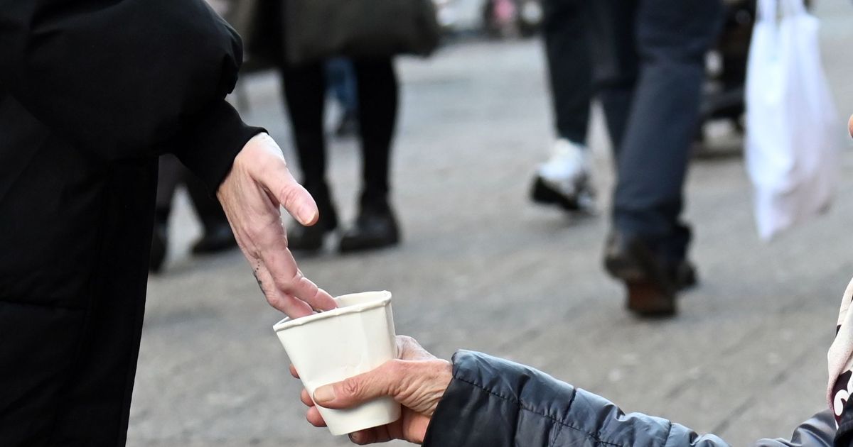 “Heartless proposal”: Cologne will not get a ban on begging in outdoor ...