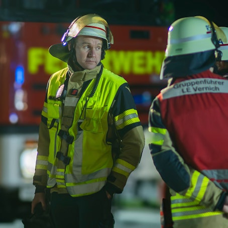 Das Bild zeigt Peter Pönsgen bei einem Einsatz an der A61.