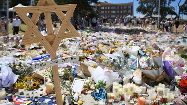 Sydney: Ein Blumenschmuck vor dem Bondi Pavilion am Bondi Beach in Sydney.