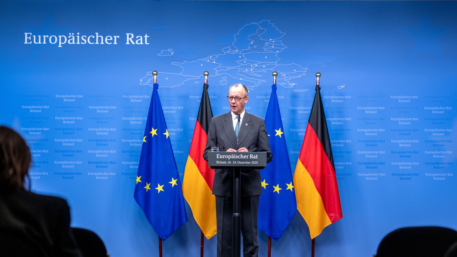 Brüssel: Bundeskanzler Friedrich Merz (CDU) spricht bei der Pressekonferenz nach dem EU-Gipfel. Topthemen waren die Frage, ob künftig in der EU eingefrorene Vermögenswerte der russischen Zentralbank zur Unterstützung der Ukraine genutzt werden können und das Mercosur Abkommen.