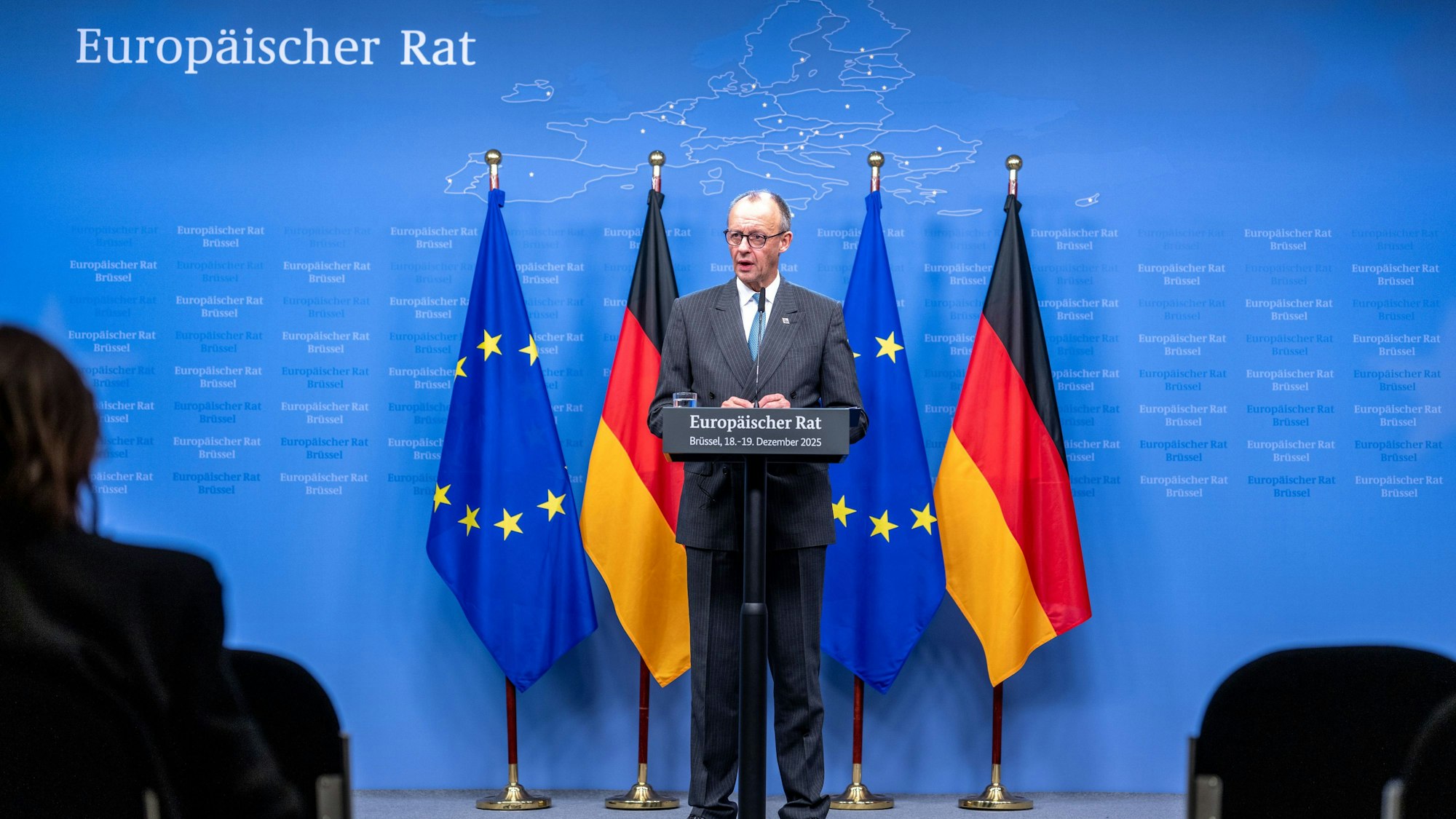 Brüssel: Bundeskanzler Friedrich Merz (CDU) spricht bei der Pressekonferenz nach dem EU-Gipfel. Topthemen waren die Frage, ob künftig in der EU eingefrorene Vermögenswerte der russischen Zentralbank zur Unterstützung der Ukraine genutzt werden können und das Mercosur Abkommen.