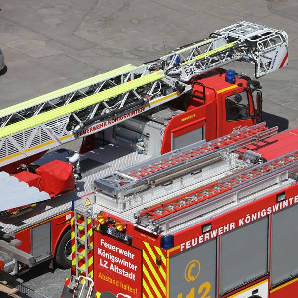 Zwei Einsatzfahrzeuge der Freiwilligen Feuerwehr Königswinter.