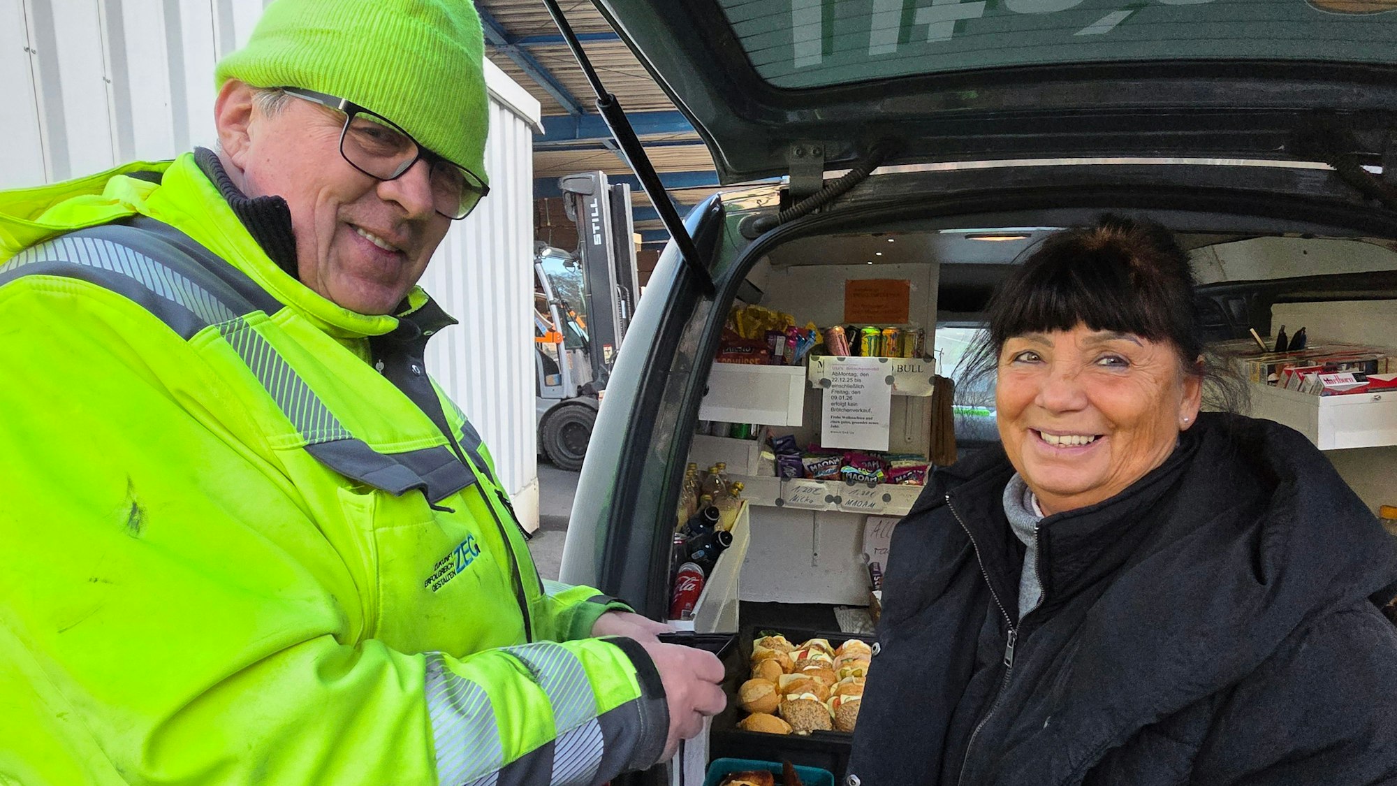 In Morsbach gehört auch Thomas Kötting zu den Stammkunden von Uta Wirths. Er freut sich, dass es einen solchen Service überhaupt noch gibt.