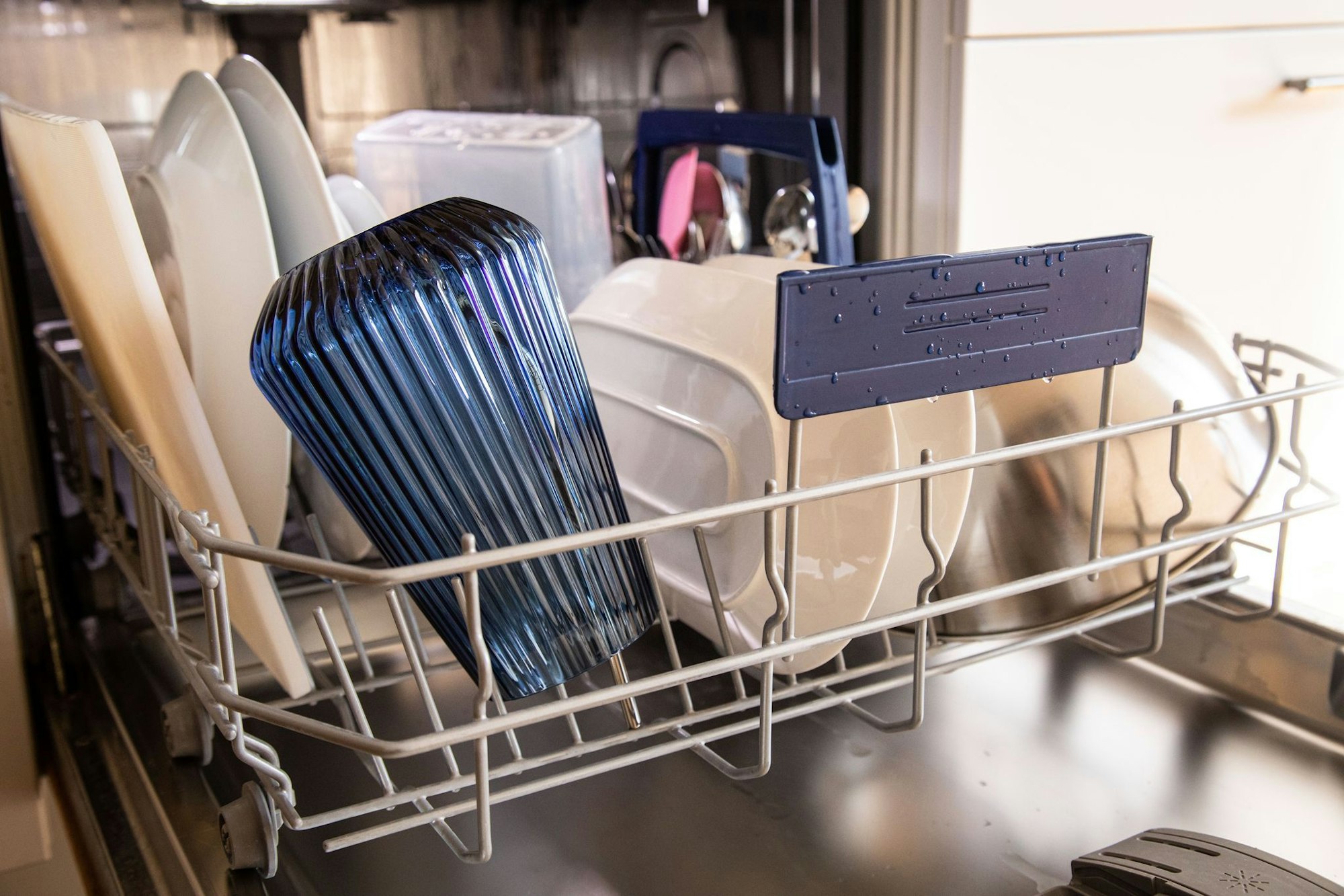 Richtig beladen, Strom sparen: So senkt der Geschirrspüler die Kosten.