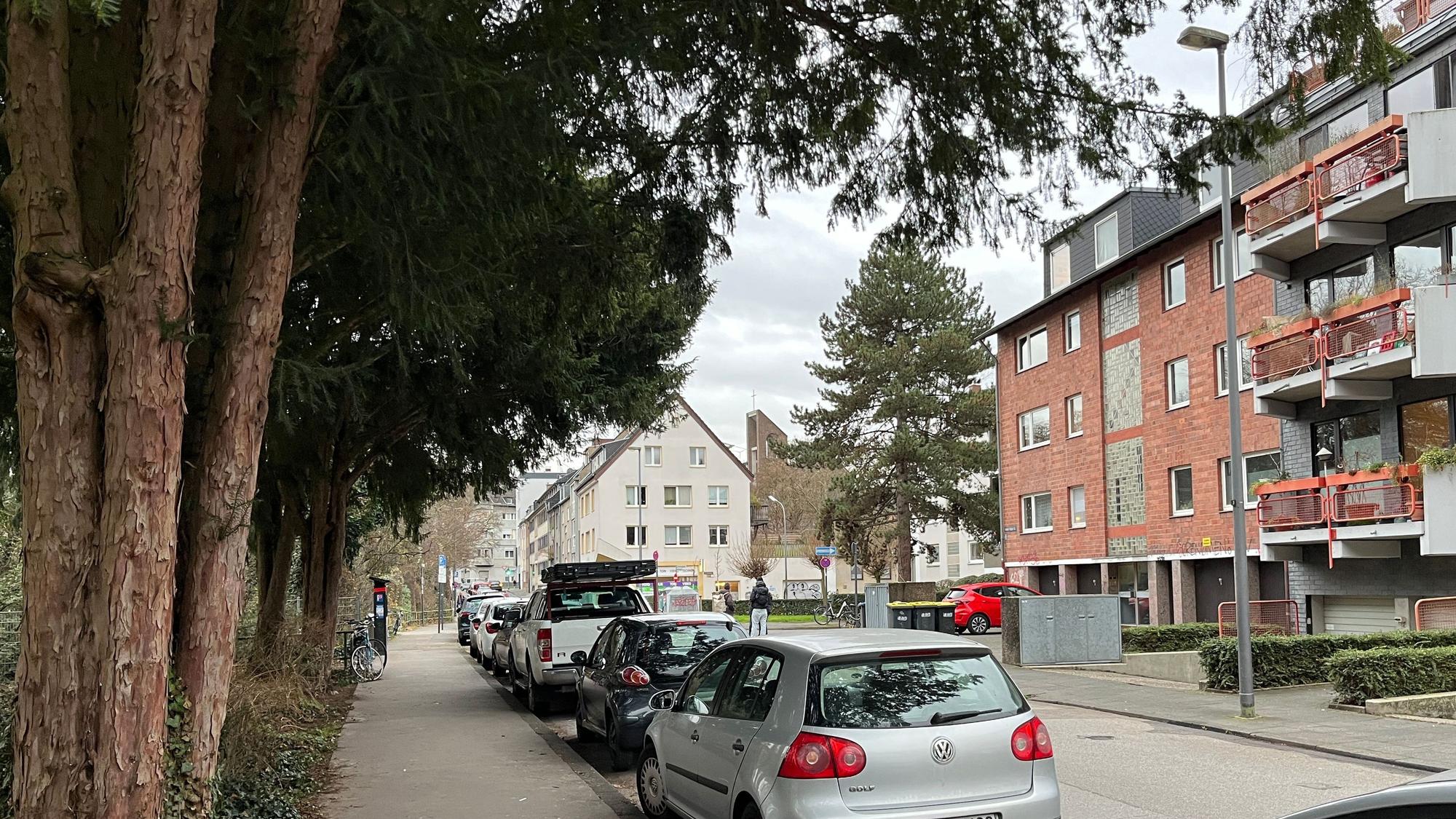 Wohnhäuser gegenüber der Fläche für das geplante Suchthilfezentrum.