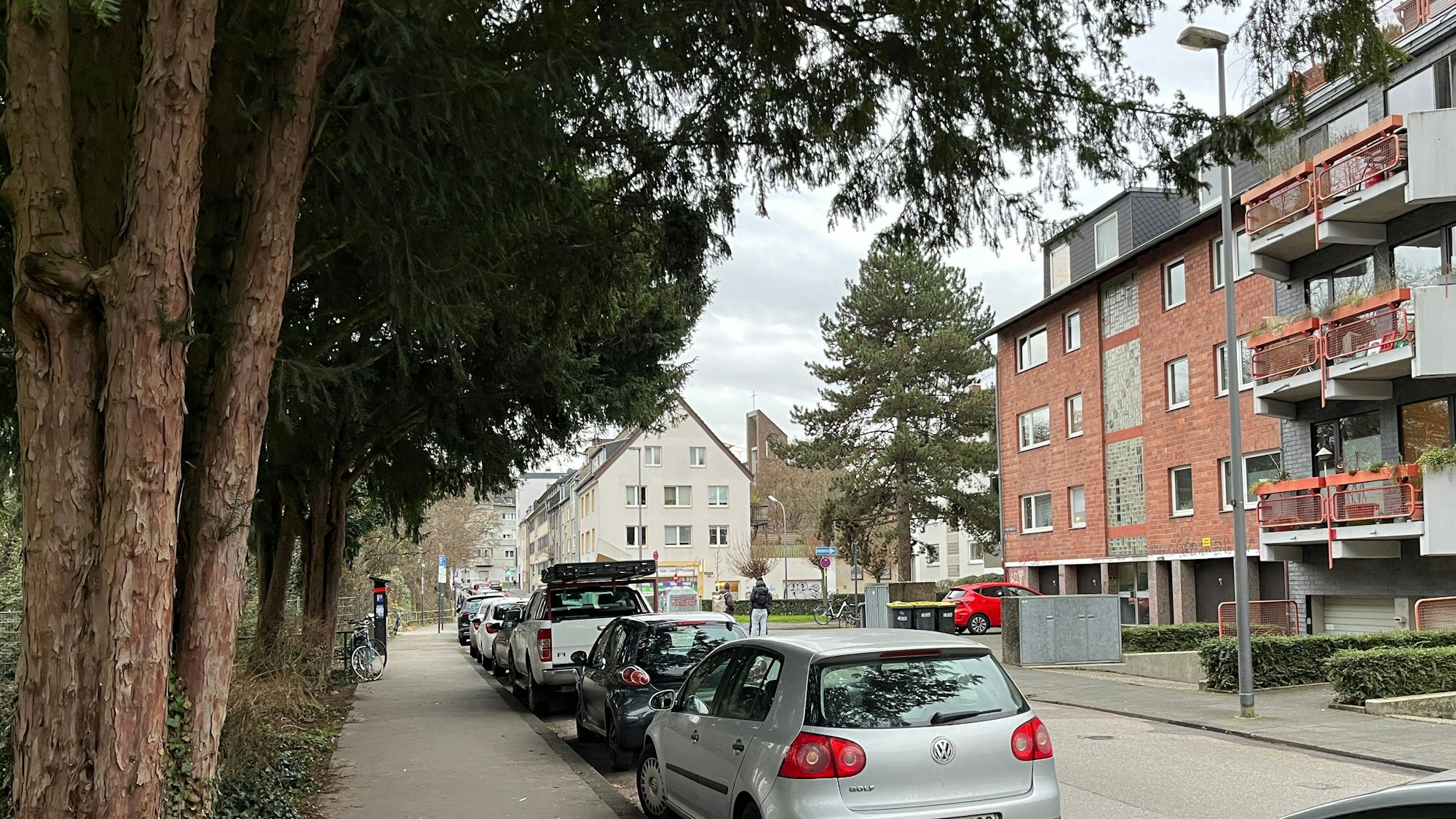 Wohnhäuser gegenüber der Fläche für das geplante Suchthilfezentrum.