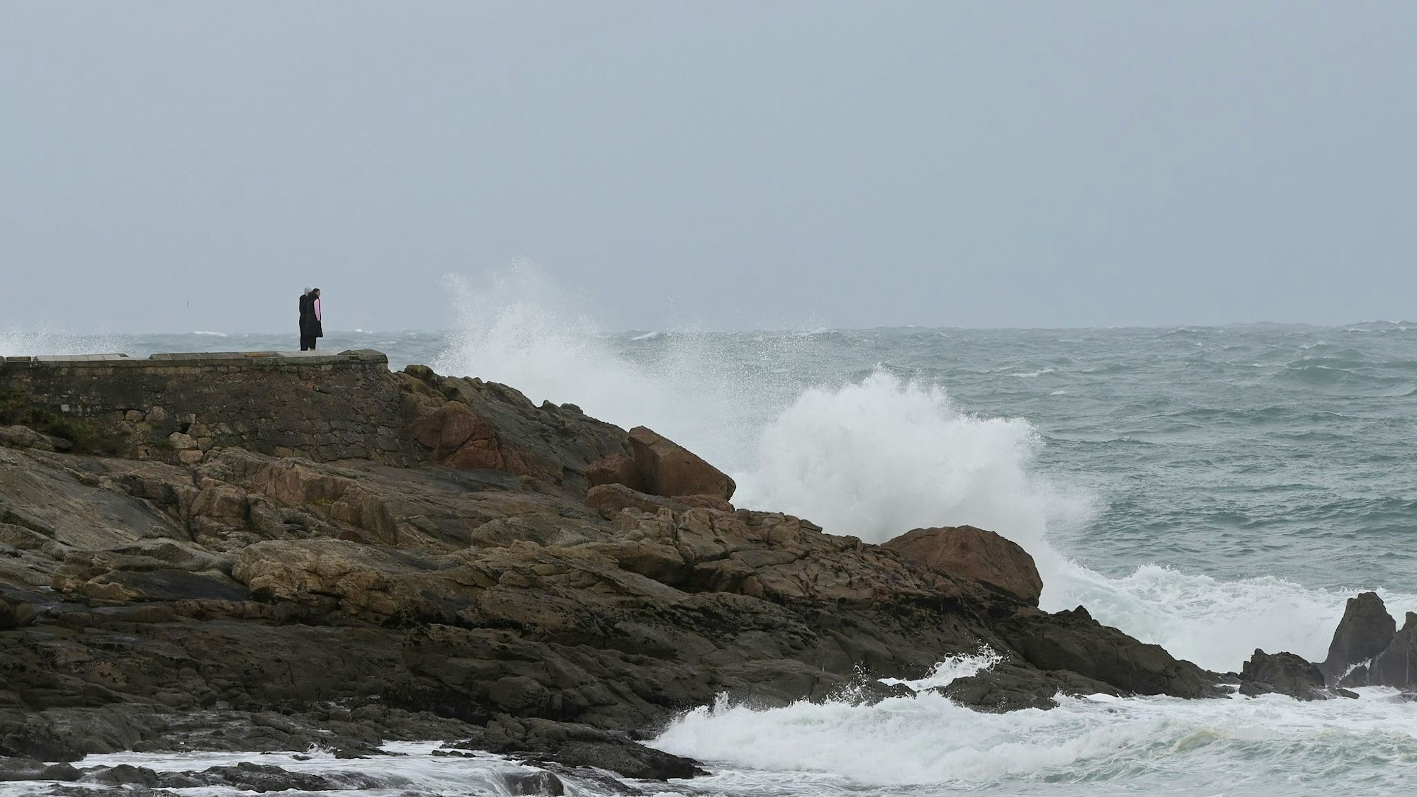 Die Küsten Galicien sind für ihre gerade im Herbst und Winter wilden Stürme bekannt. (Archiv-Bild)