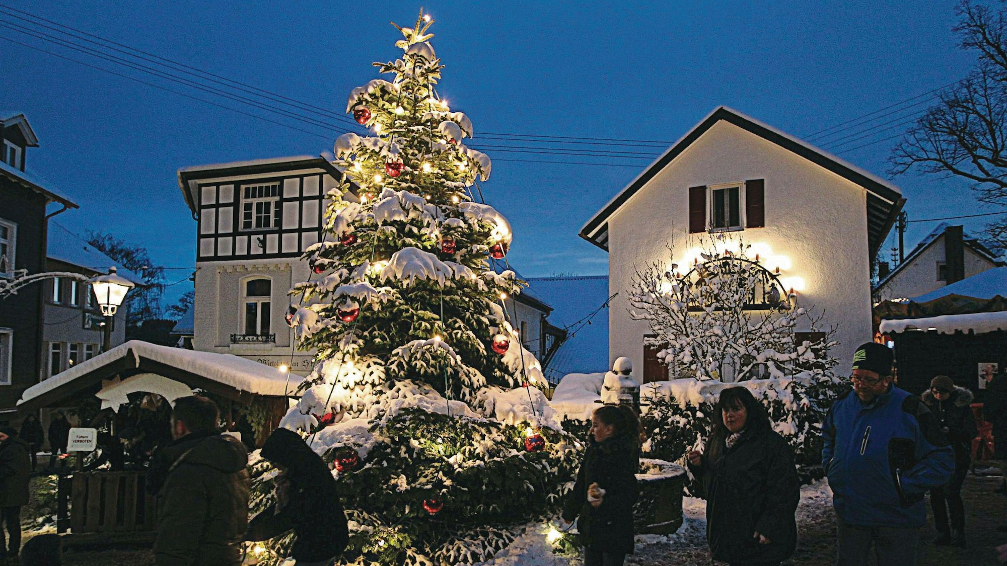 Schnee zu Weihnachten, so wie hier in Ruppichteroth (Archivfoto), wird es in diesem Jahr eher nicht geben. Aber es wird kalt, prognostiziert Meteorologe Dr. Karsten Brandt.