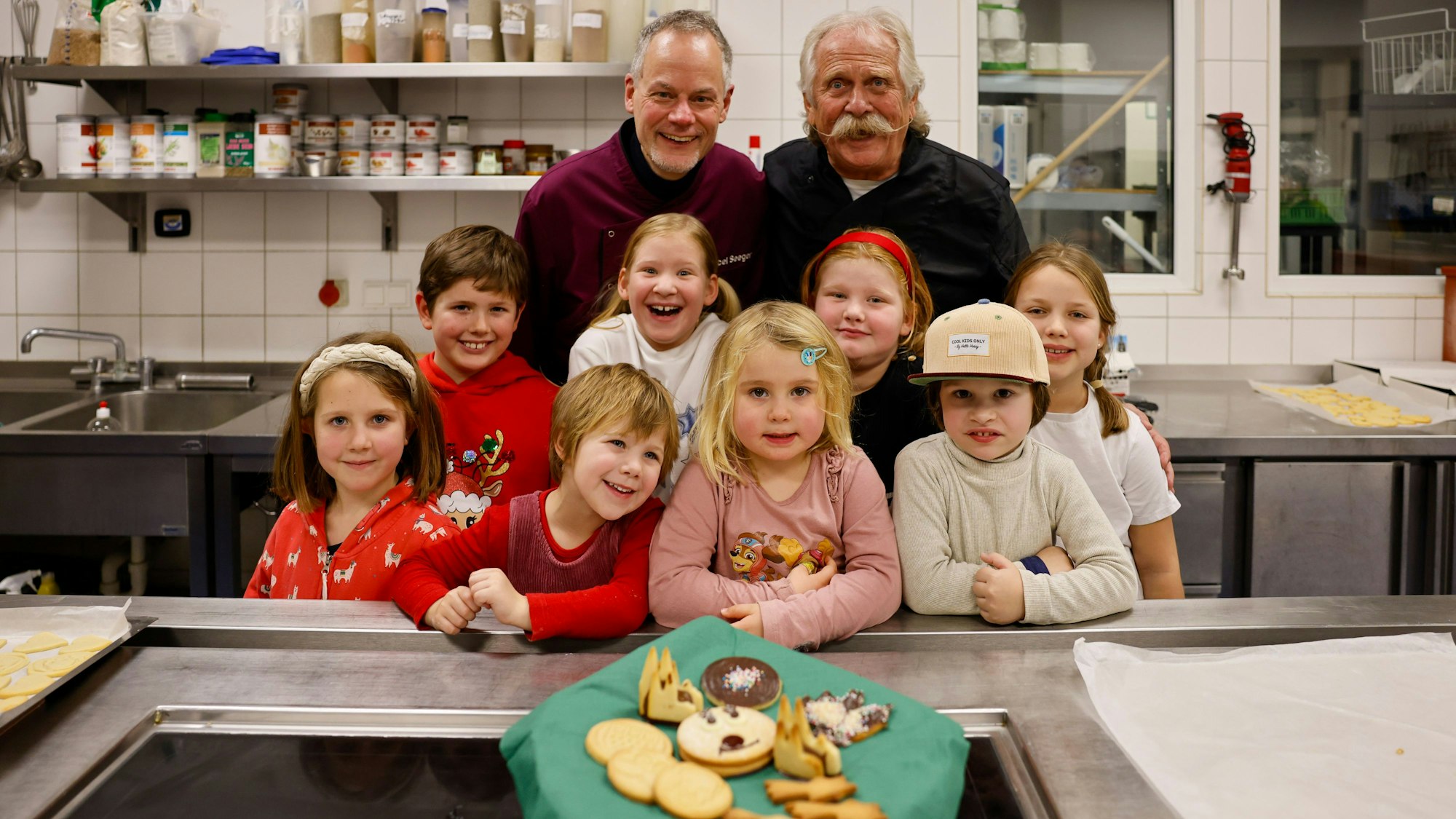 Das ganze Team der Mülheimer Weihnachtsbäckerei.