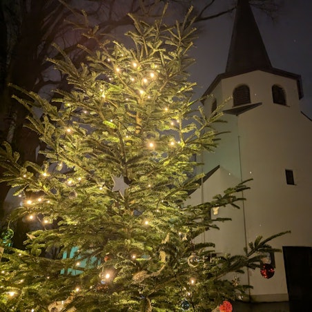 Das Bild zeigt die Kirche in Hürth-Stotzheim.