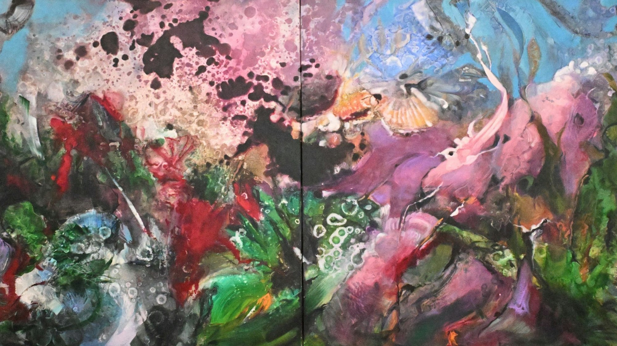 Ein abstraktes Bild, das in verschiedenen Farbtönen strahlt.