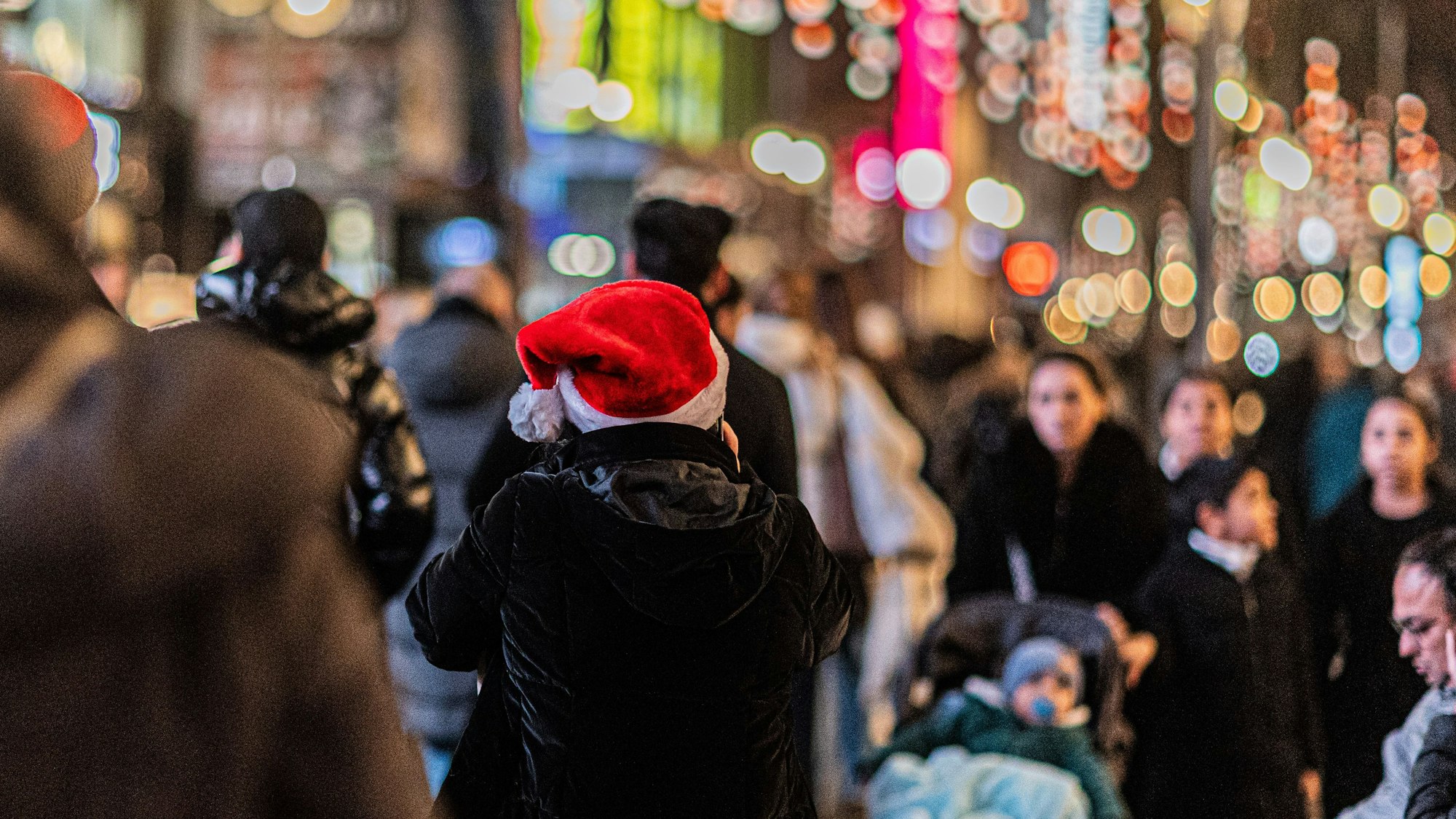 Einkaufende auf der Schildergase