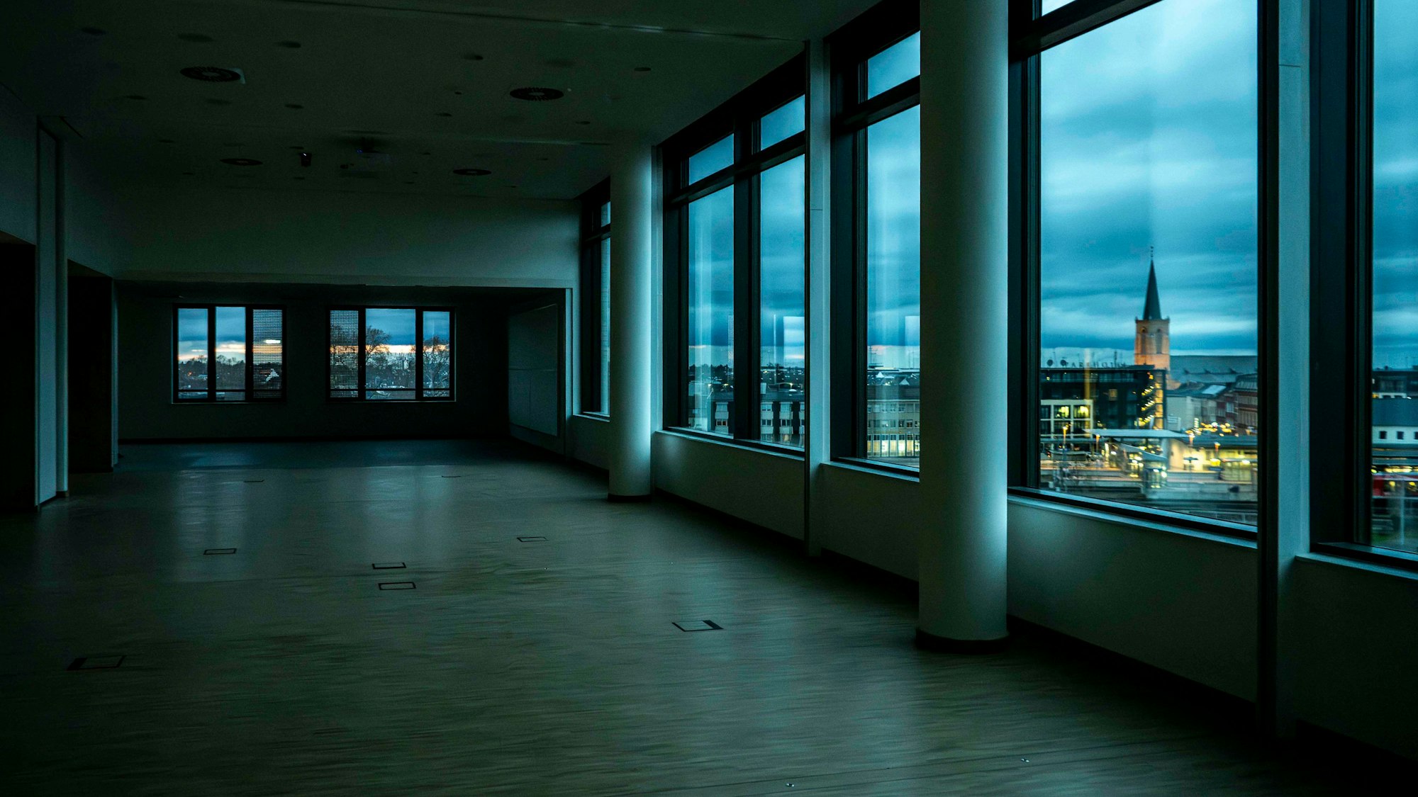 19.12.2025 Neues Rathaus von Euskirchen. Das Verwaltungsgebäude ist so gut wie fertig. In den Osterferien soll innerhalb von fünf Tagen umgezogen werden.