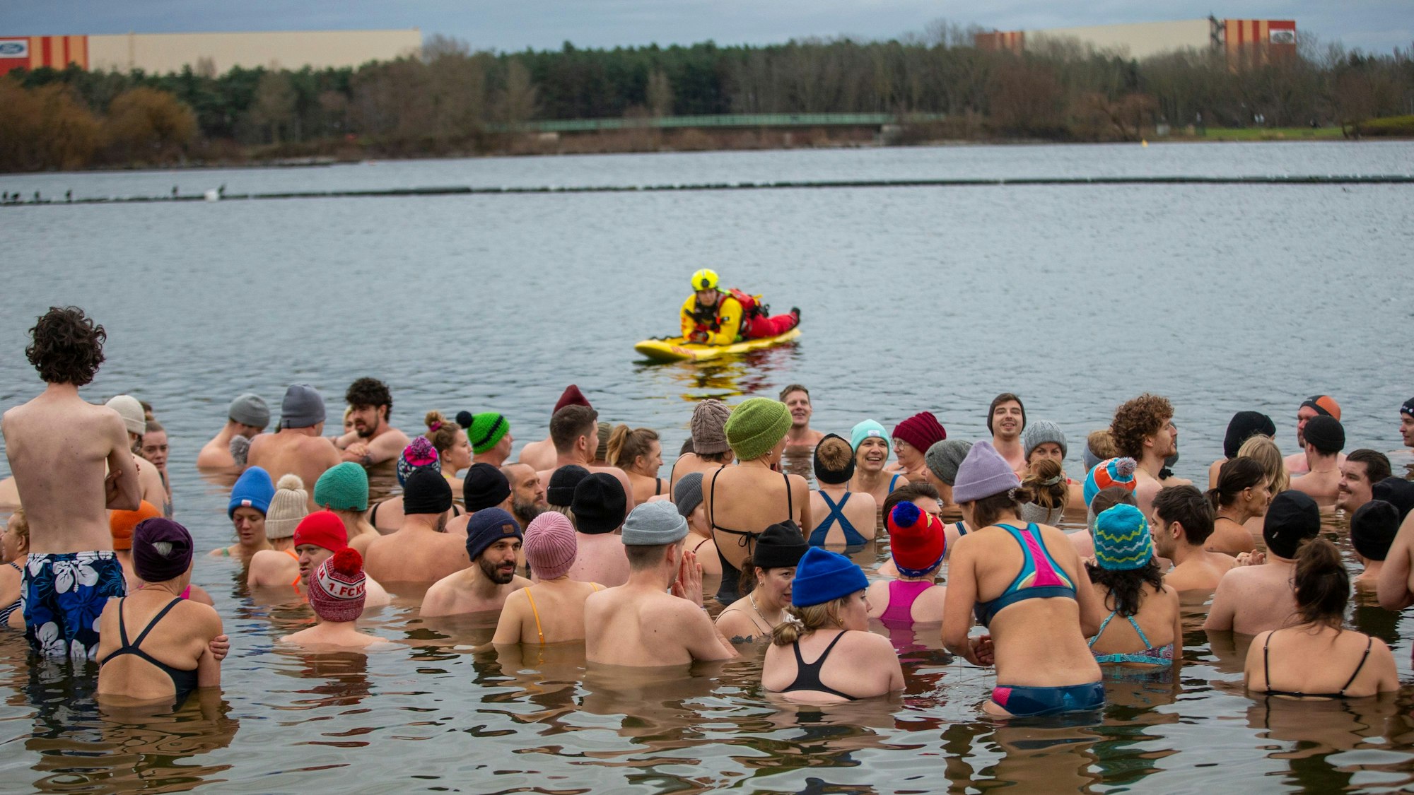 Ein positiver Schock für Körper und Geist soll das Baden im Fühlinger See sein.