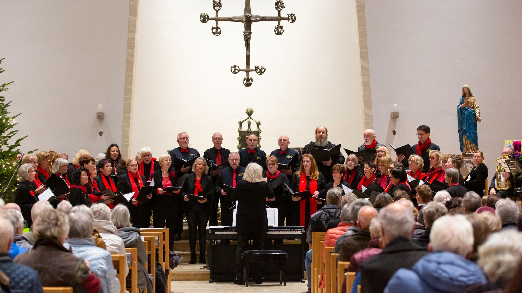 Heilige Nacht: In der katholischen Herz-Jesu Kirche in Engelskirchen-Loope trat unter anderem der Chor Allegra Musica auf.
