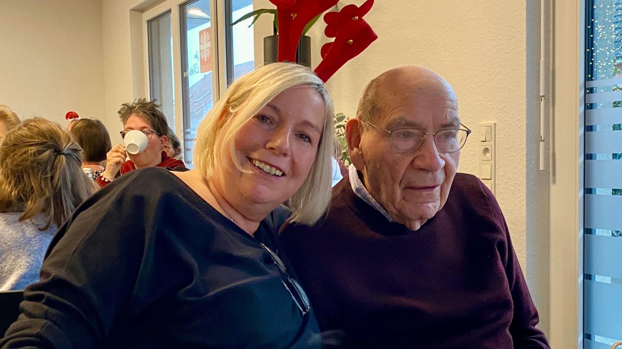 Das Bild zeigt die beiden Obengenannten.