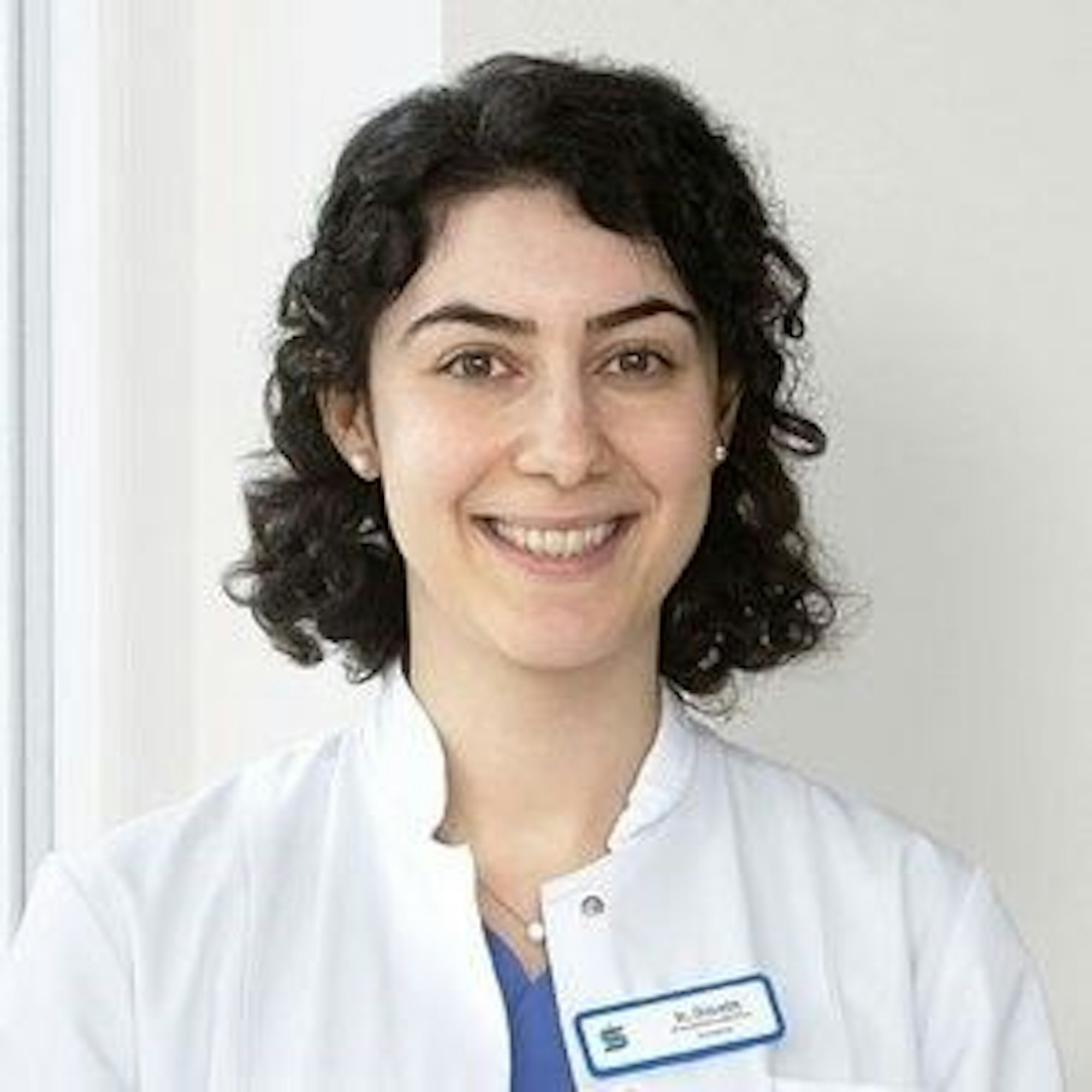 Das Foto zeigt ein Porträt der Ärztin.