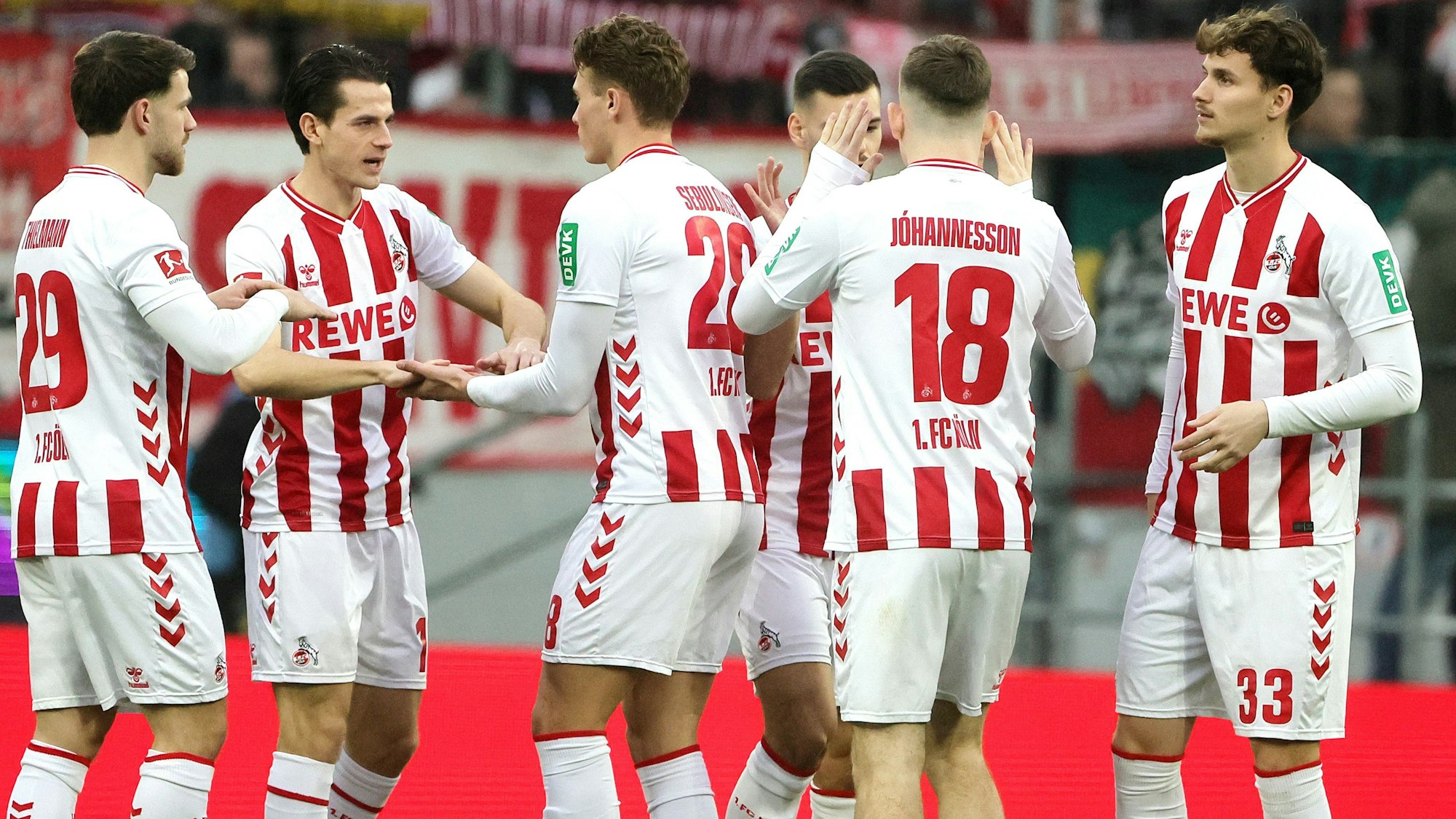 Die Spieler des 1. FC Köln wollen endlich ihre Sieglosserie beenden.