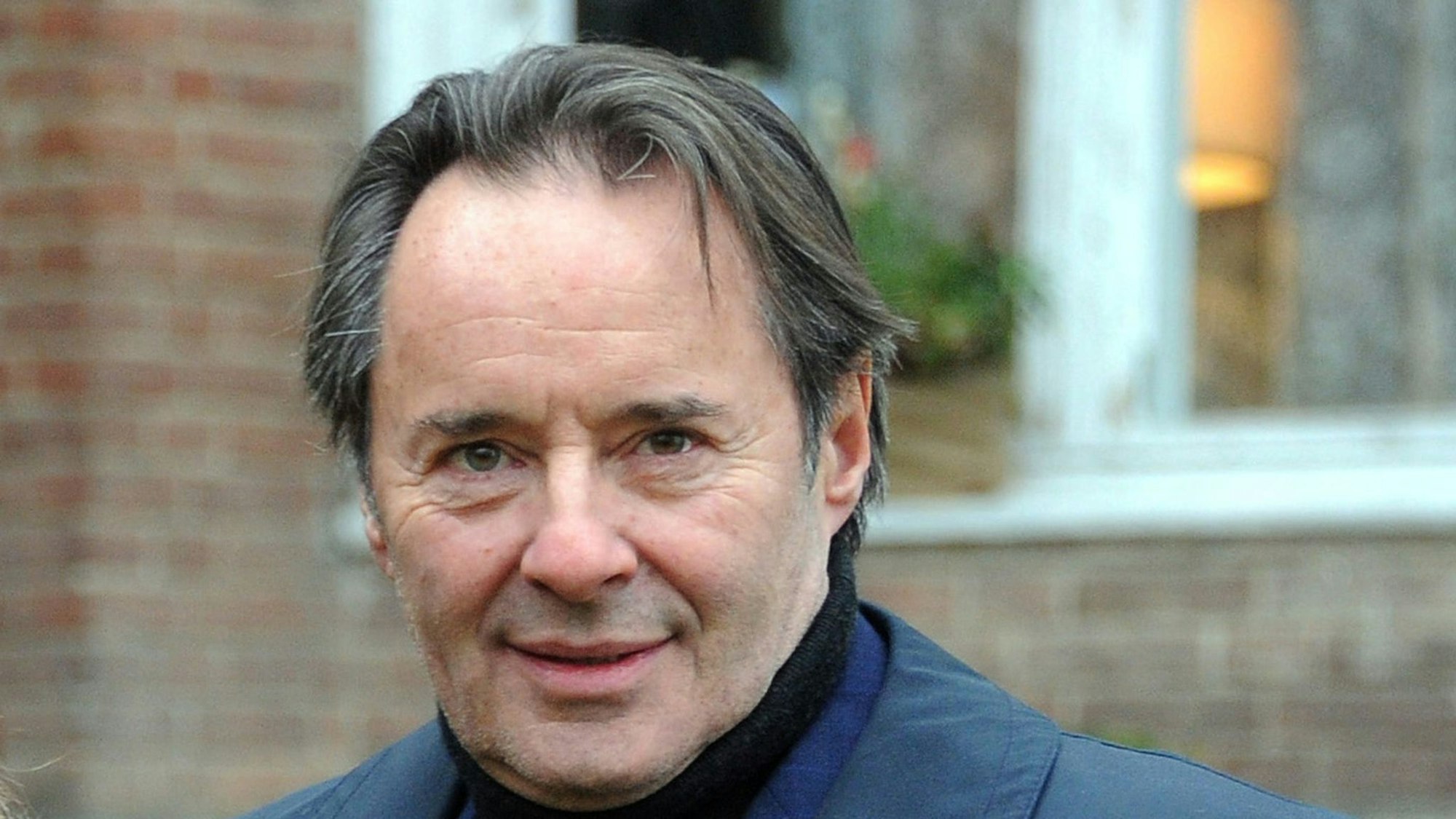 Uwe Kockisch - hier am Set - spielte auch in der ARD-Serie «Weissensee».