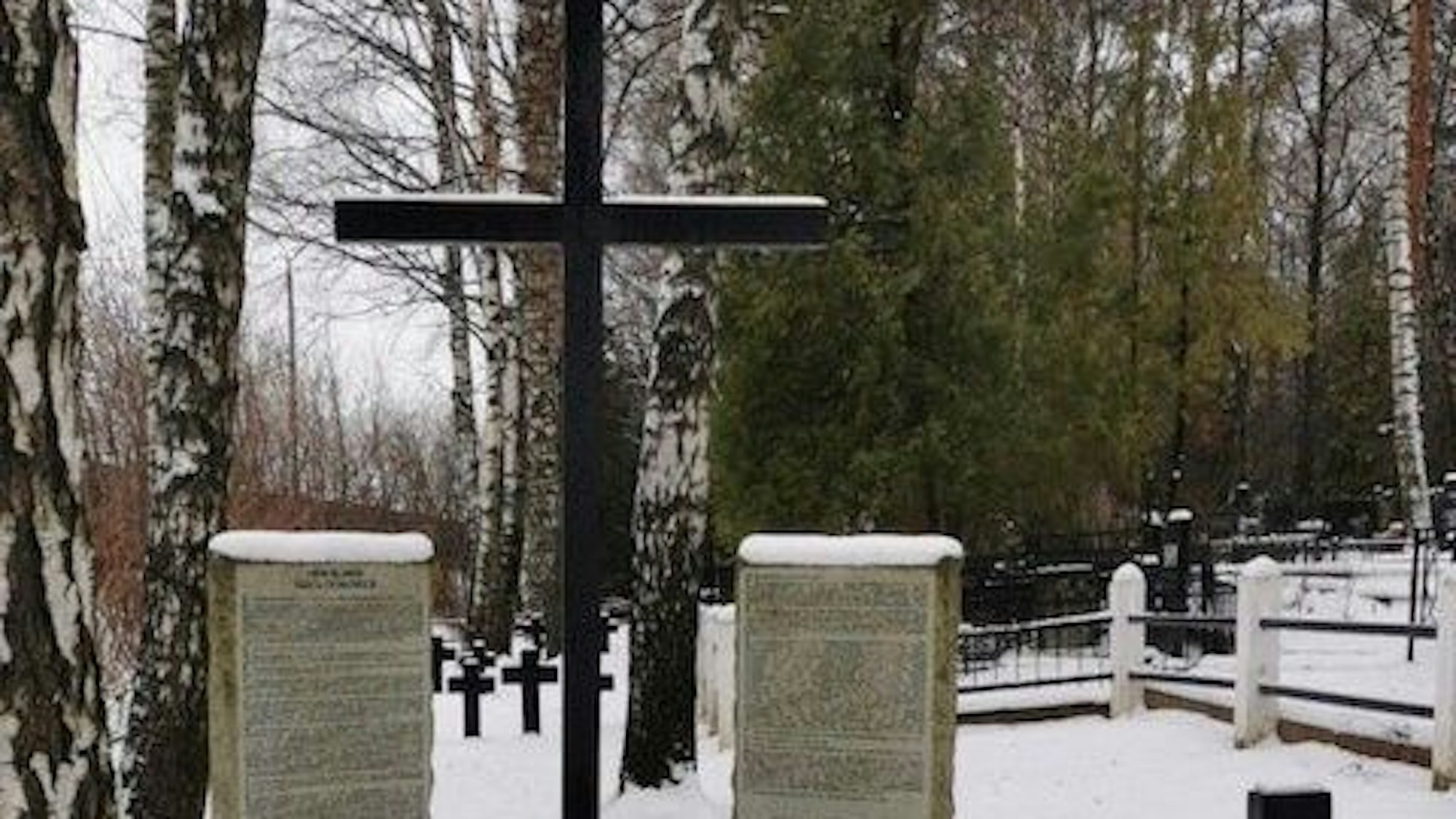 Erst als mich die Bilder erreichten und ich den Namen meines Opas auf dem Grabstein las, begann ich zu realisieren, dass aus einer Millionenzahl von Schicksalen, jenes Eine gefunden war...