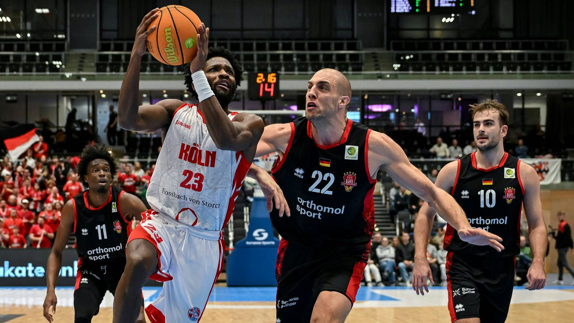 Barmer 2. Basketball Bundesliga ProA: Rheinstars Köln vs. Bayer Giants Leverkusen, 27.12.2025 Michael Jordan Miller RheinStarsKöln 23, , Dennis Heinzmann Bayer Giants Leverkusen 22, Barmer 2. Basketball Bundesliga ProA: Rheinstars Köln vs. Bayer Giants Leverkusen am 27.12.2025 in der Castello Düsseldorf in Düsseldorf Nordrhein-Westfalen *** Barmer 2 Basketball Bundesliga ProA Rheinstars Köln vs Bayer Giants Leverkusen, 27 12 2025 Michael Jordan Miller RheinStarsKöln 23 , , Dennis Heinzmann Bayer Giants Leverkusen 22 , Barmer 2 Basketball Bundesliga ProA Rheinstars Köln vs Bayer Giants Leverkusen on 27 12 2025 at the Castello Düsseldorf in Düsseldorf Nordrhein Westfalen Copyright: xBEAUTIFULxSPORTS/Mueller-Laschetx