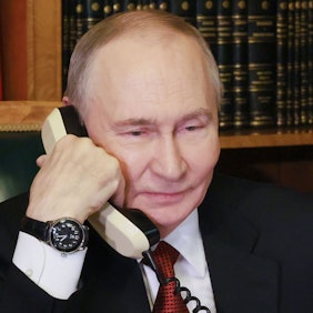 Nach Angaben aus Moskau war Donald Trump „schockiert“ über den angeblichen Angriff auf Wladimir Putins Residenz (Bild-Kombo von Putin und Trump am Telefon).