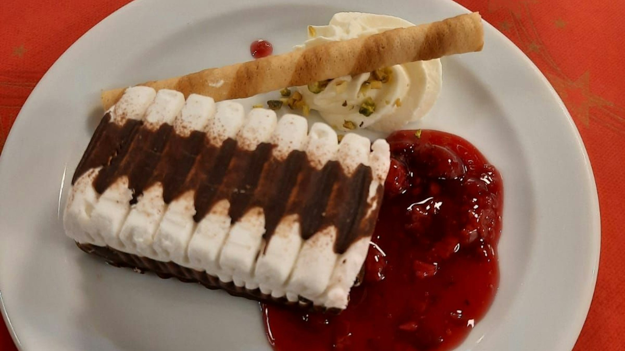 „Ein Gedicht:“ Dessert beim Festtagsmenü in der Unterkunft.