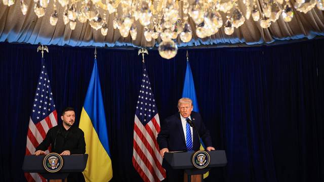 PALM BEACH, FLORIDA - DECEMBER 28: U.S. President Donald Trump and Ukrainian President Volodymyr Zelensky hold a press conference following their meeting at Trumps Mar-a-Lago club on December 28, 2025 in Palm Beach, Florida. Trump invited Zelensky to his private club to work on the U.S.-proposed peace plan to end the war in Ukraine, as the conflict approaches four years since the sudden full-scale invasion by Russia on February 24, 2022. Joe Raedle/Getty Images/AFP (Photo by JOE RAEDLE / GETTY IMAGES NORTH AMERICA / Getty Images via AFP)