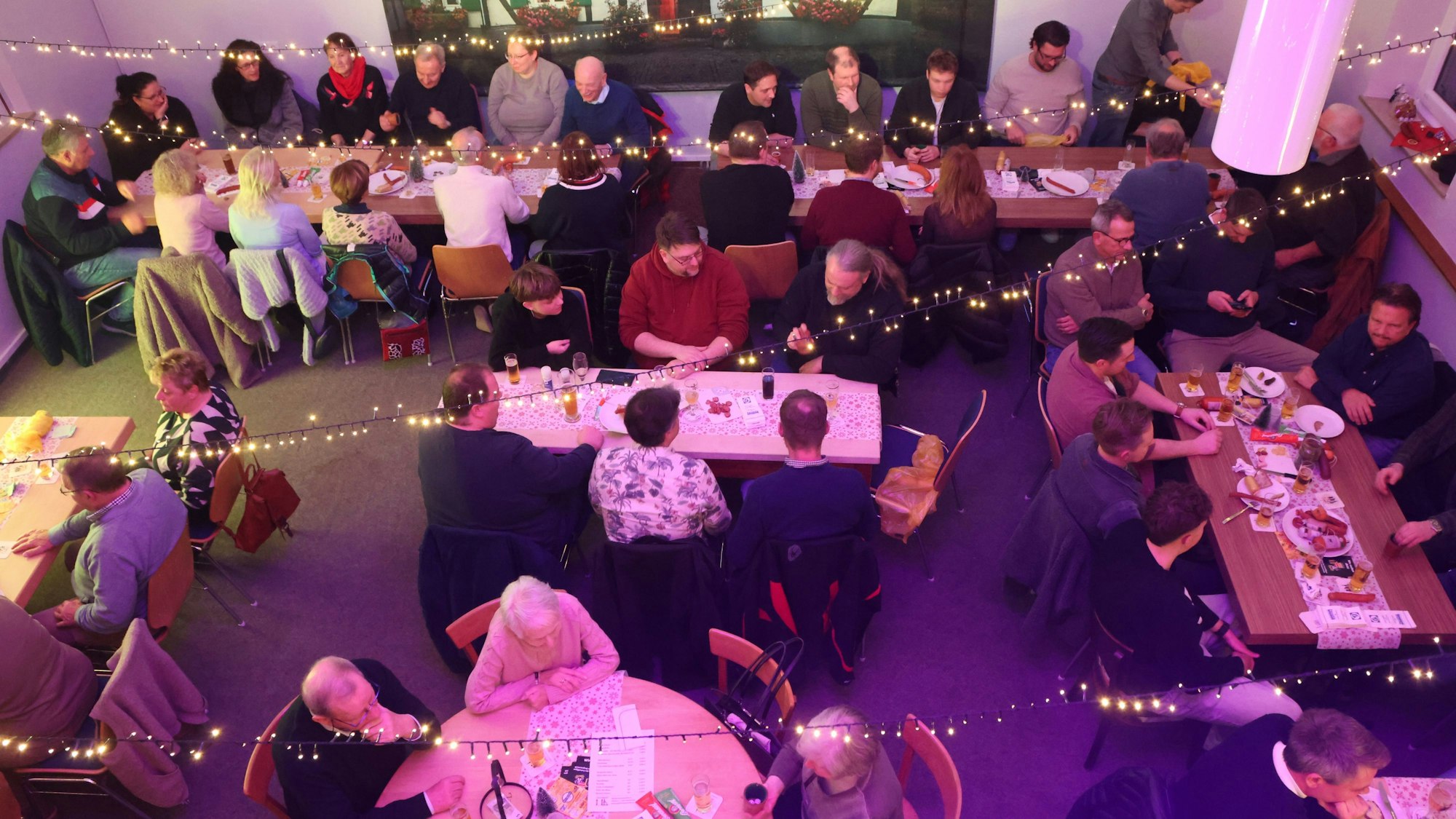 Voll besetzt waren die Tische beim Dobbeln in Bergneustadt.