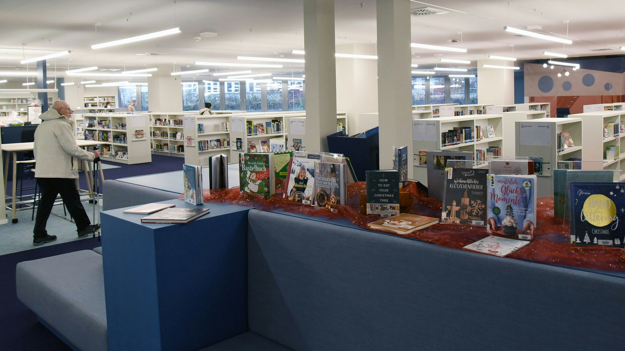 Die Zahl der Anmeldungen in der Bibliothek ist gestiegen.