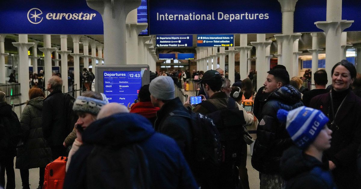 Serious disruption: Eurostar train gets stuck in tunnel - | Service ...
