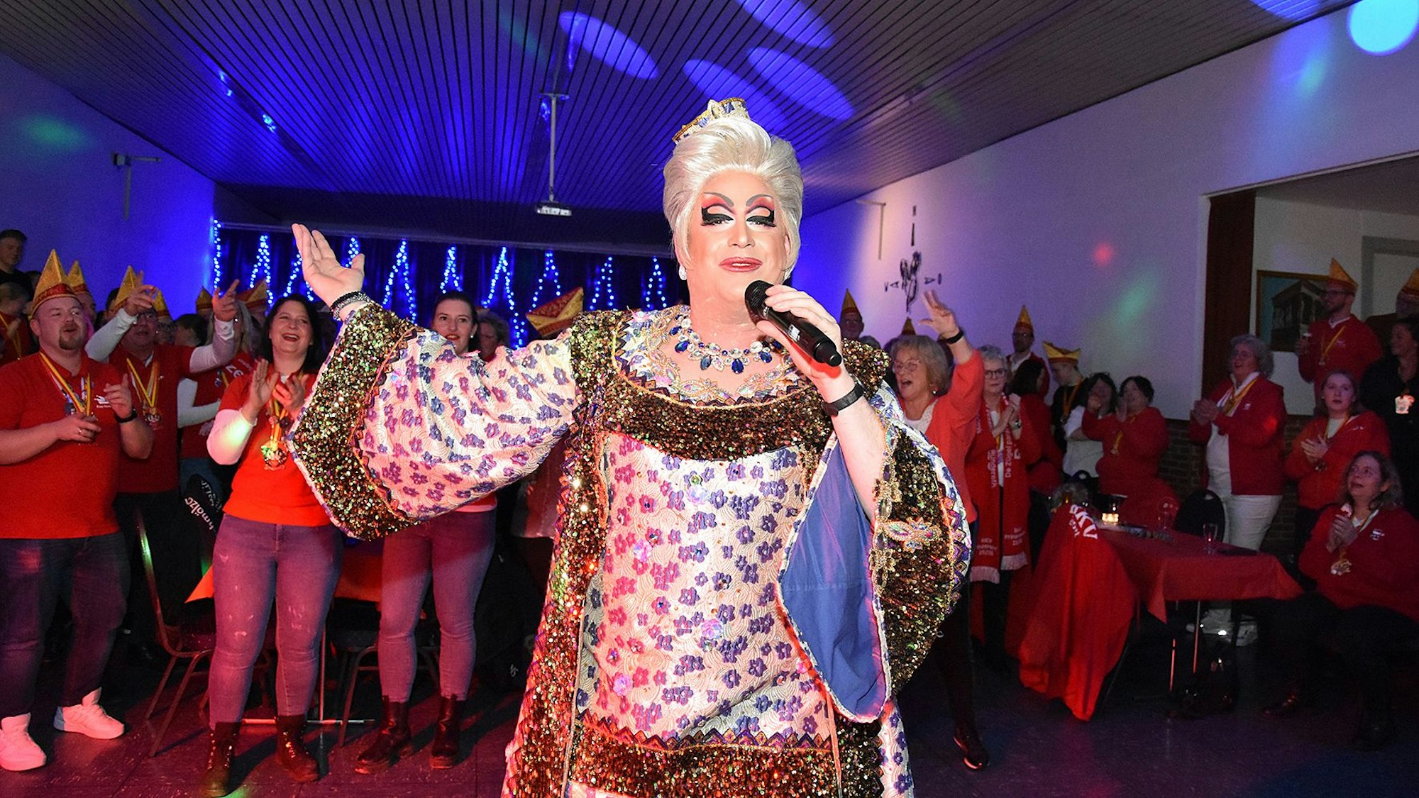 Ken Reise bei einem Auftritt als Julie Voyage.