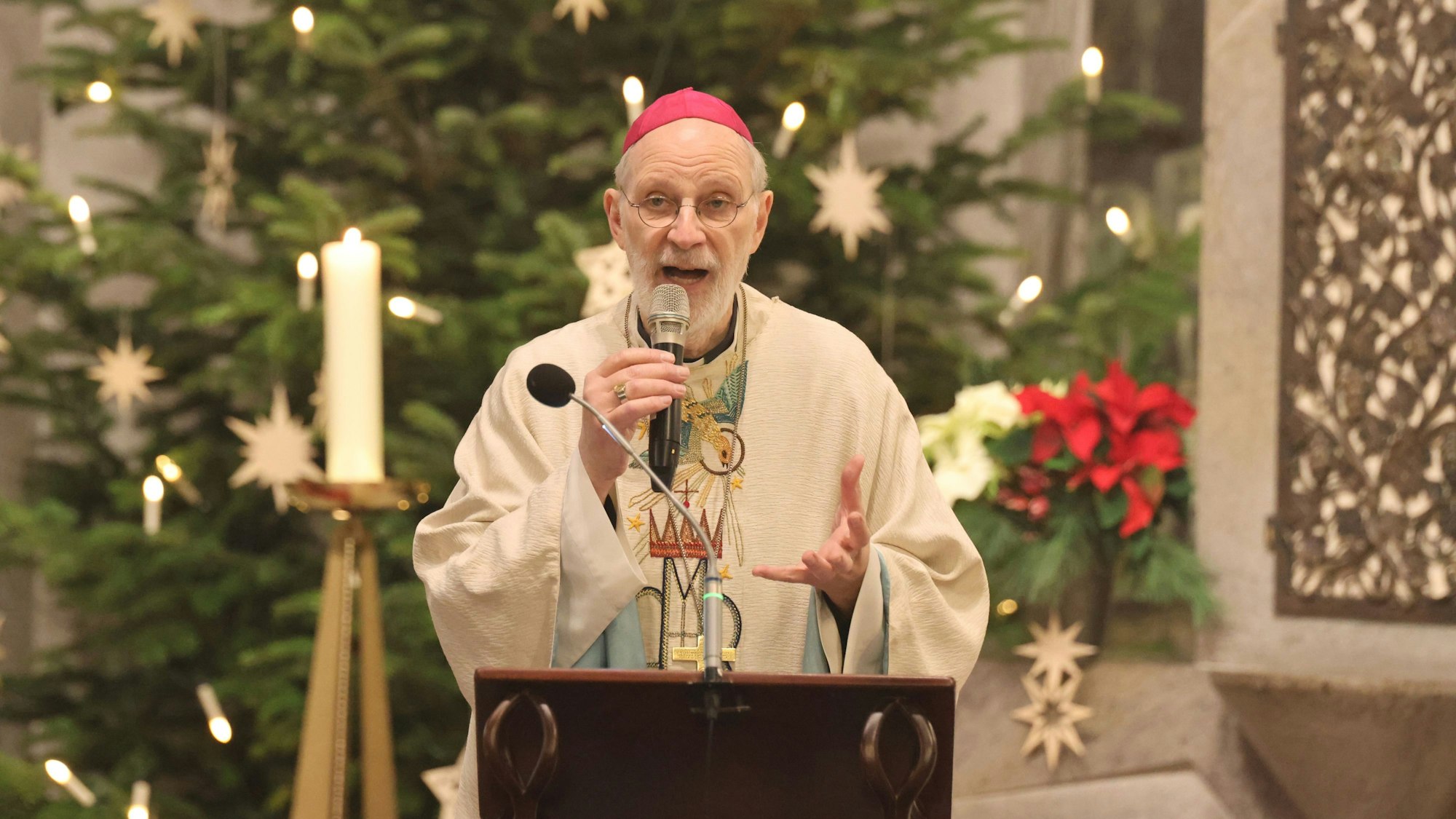 Weihbischof Ansgar Puff bei einer Predigt.