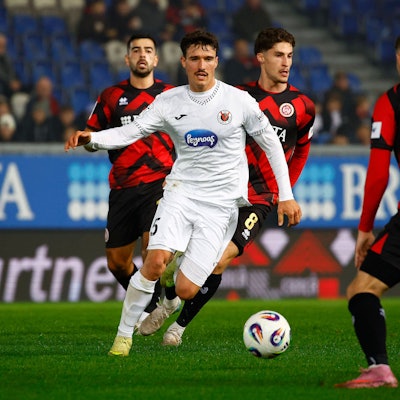 09.11.2025, xavx, Fussball 3.Liga, SV Wehen Wiesbaden - FC Viktoria Köln v.l. Leonhard Münst FC Viktoria Köln DFL/DFB REGULATIONS PROHIBIT ANY USE OF PHOTOGRAPHS as IMAGE SEQUENCES and/or QUASI-VIDEO Wiesbaden *** 09 11 2025, xavx, Fussball 3 Liga, SV Wehen Wiesbaden FC Viktoria Köln v l Leonhard Münst FC Viktoria Köln DFL DFB REGULATIONS PROHIBIT ANY USE OF PHOTOGRAPHS as IMAGE SEQUENCES and or QUASI VIDEO Wiesbaden