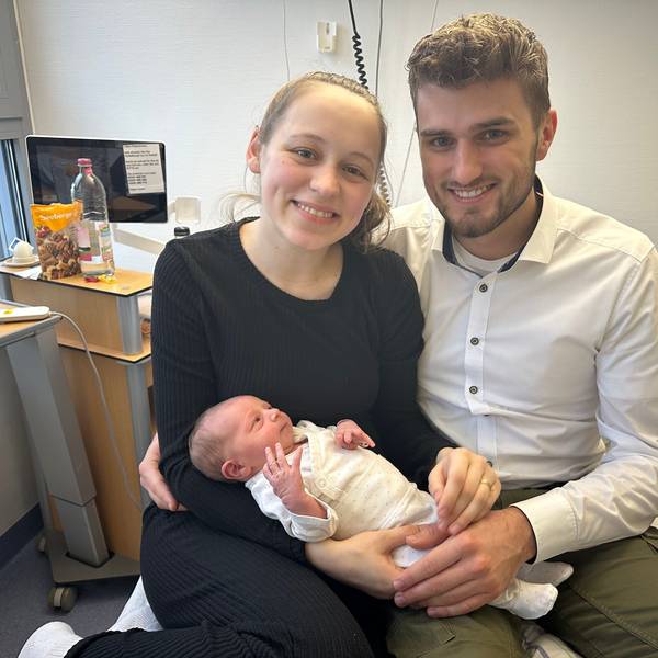 Am 1.1.2026 kam die kleine Sofia um 3:23 Uhr in Sank Johannes Krankenhaus in Troisdorf-Sieglar zur Welt. Hier mit den stolzen Eltern Luise und Lukas Engbrecht.