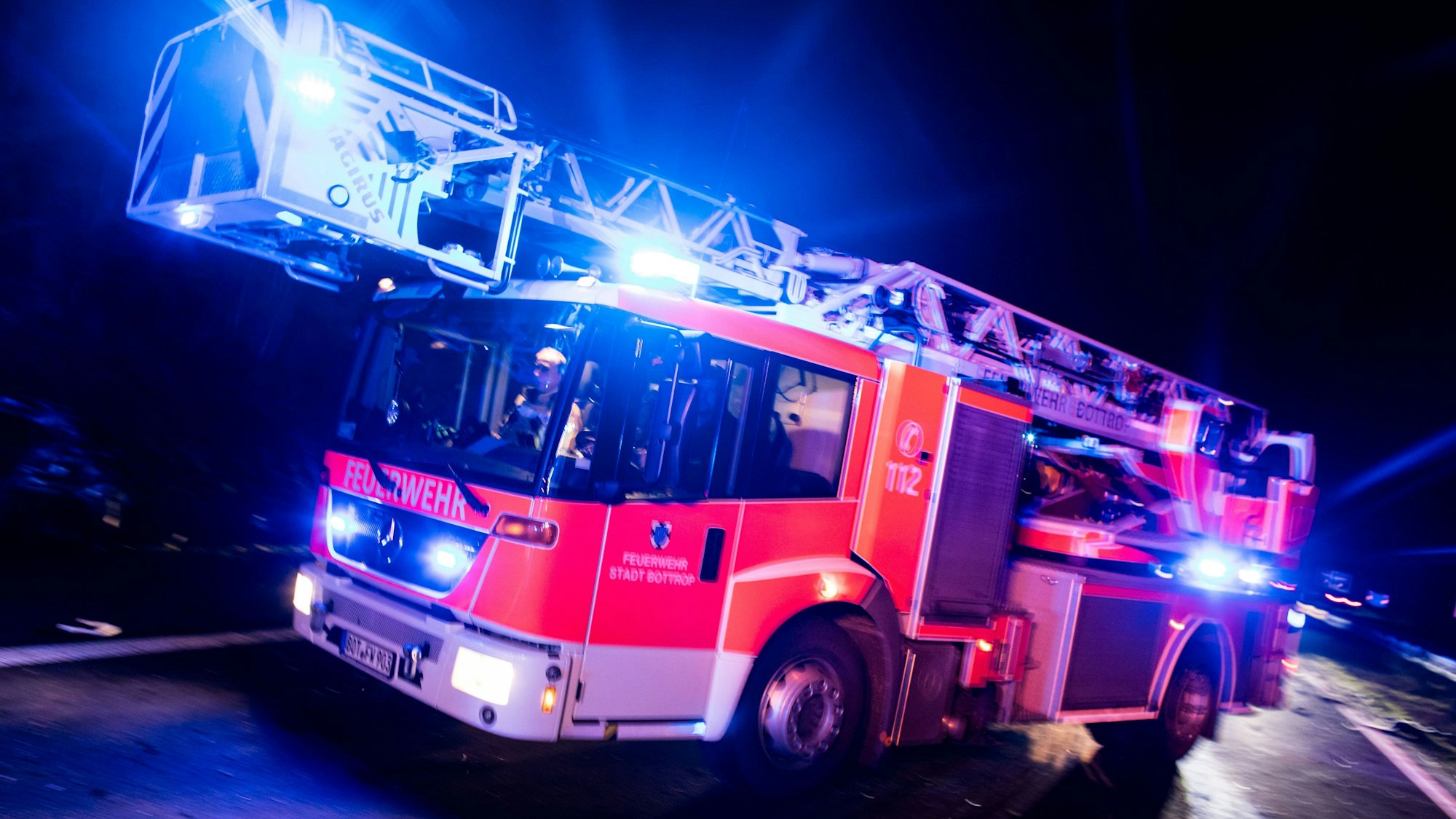 In Köln-Weiden hat es in der Silvesternacht gebrannt (Symbolbild)