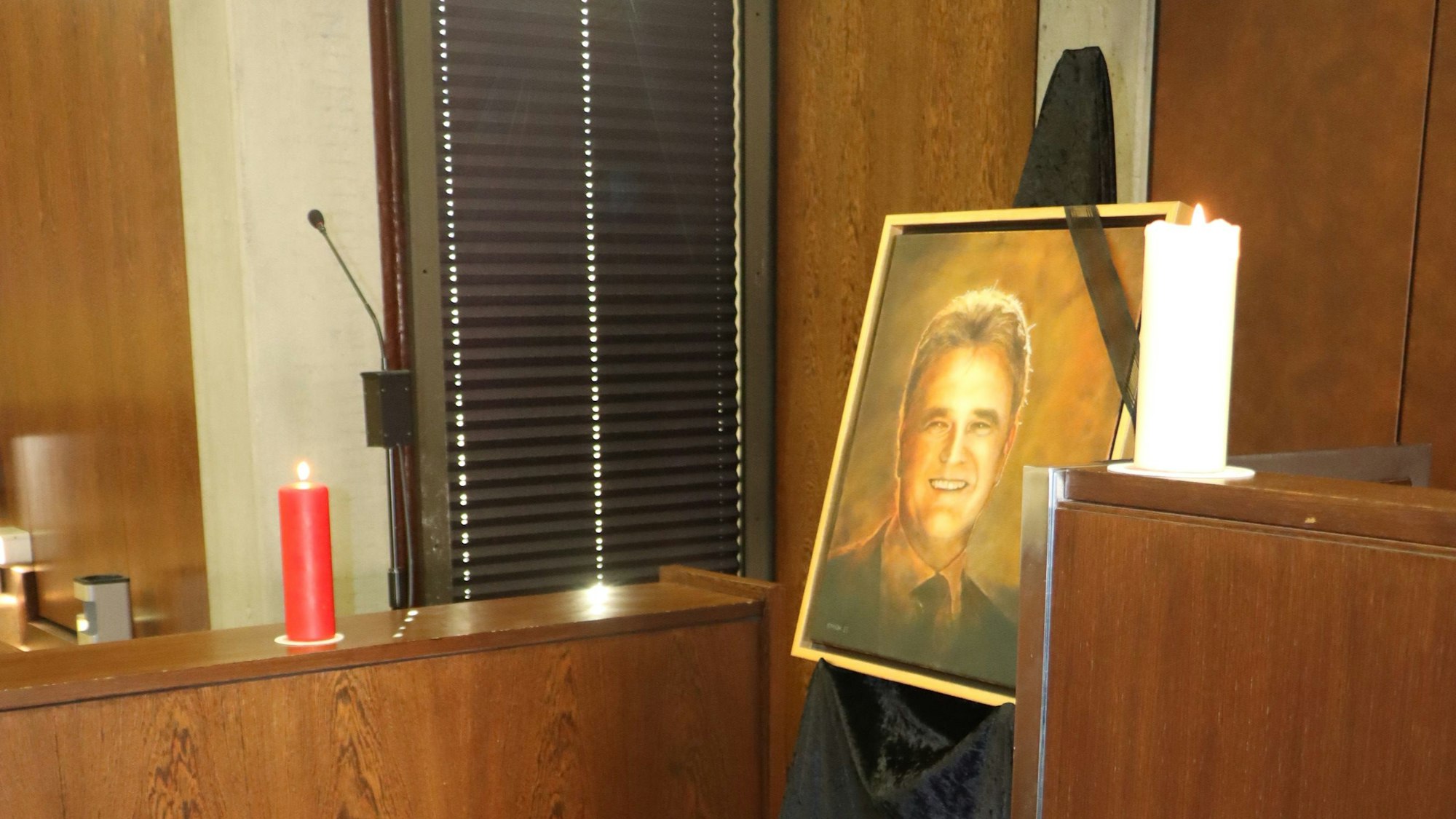 Im Rathaus Wesseling wird des verstorbenen Altbürgermeisters Erwin Esser gedacht.