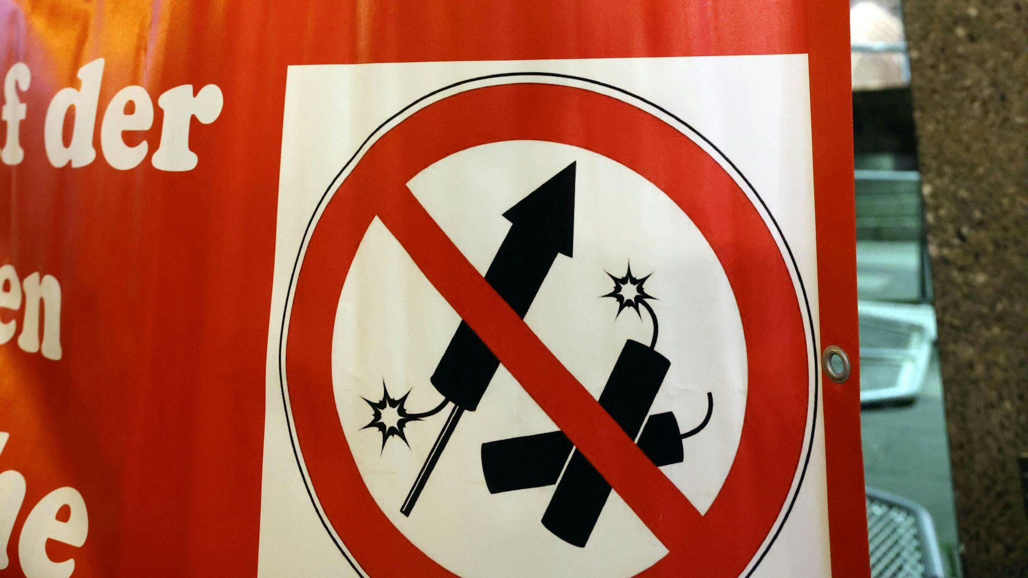 Rund um den Dom waren jegliche Feuerwerkskörper verboten. Wenn es nach dem Bürgerverein Altstadt geht, sollte auch Groß St. Martin geschützt werden – vielleicht auch durch eine solche Verbotszone.