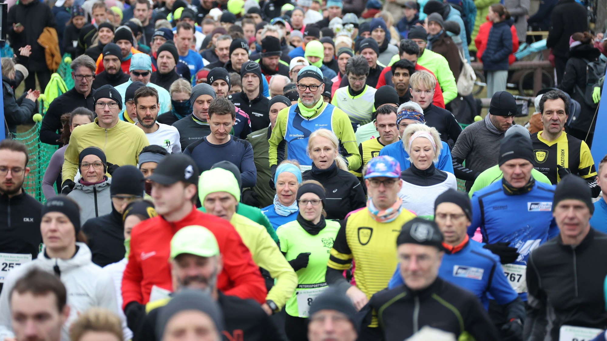 Das Bild zeigt einen Ausschnitt des Starterfelds beim Hauptlauf.