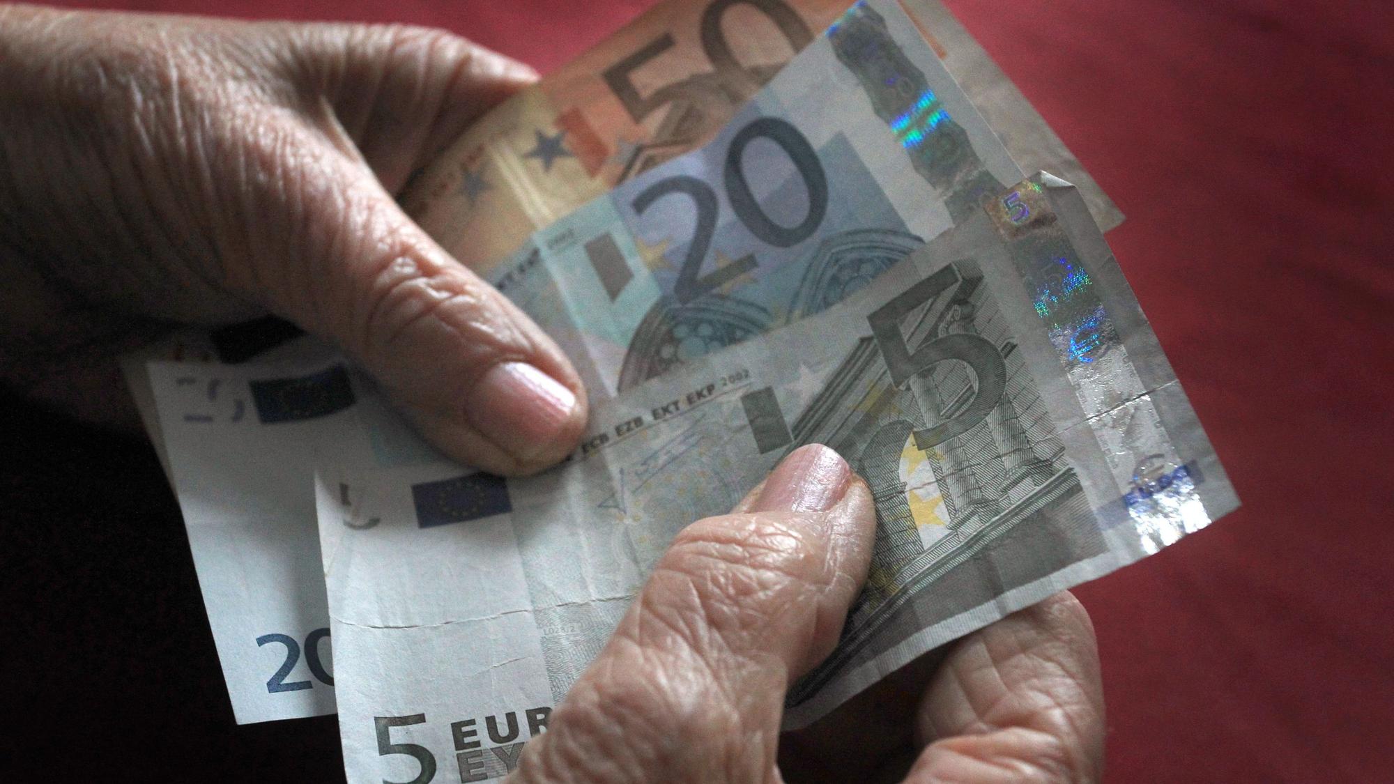 Wenn das Geld im Alter nicht reicht, lohnt ein Termin bei der Seniorenberatung. Die Fachleute wissen von vielen Hilfsmöglichkeiten.