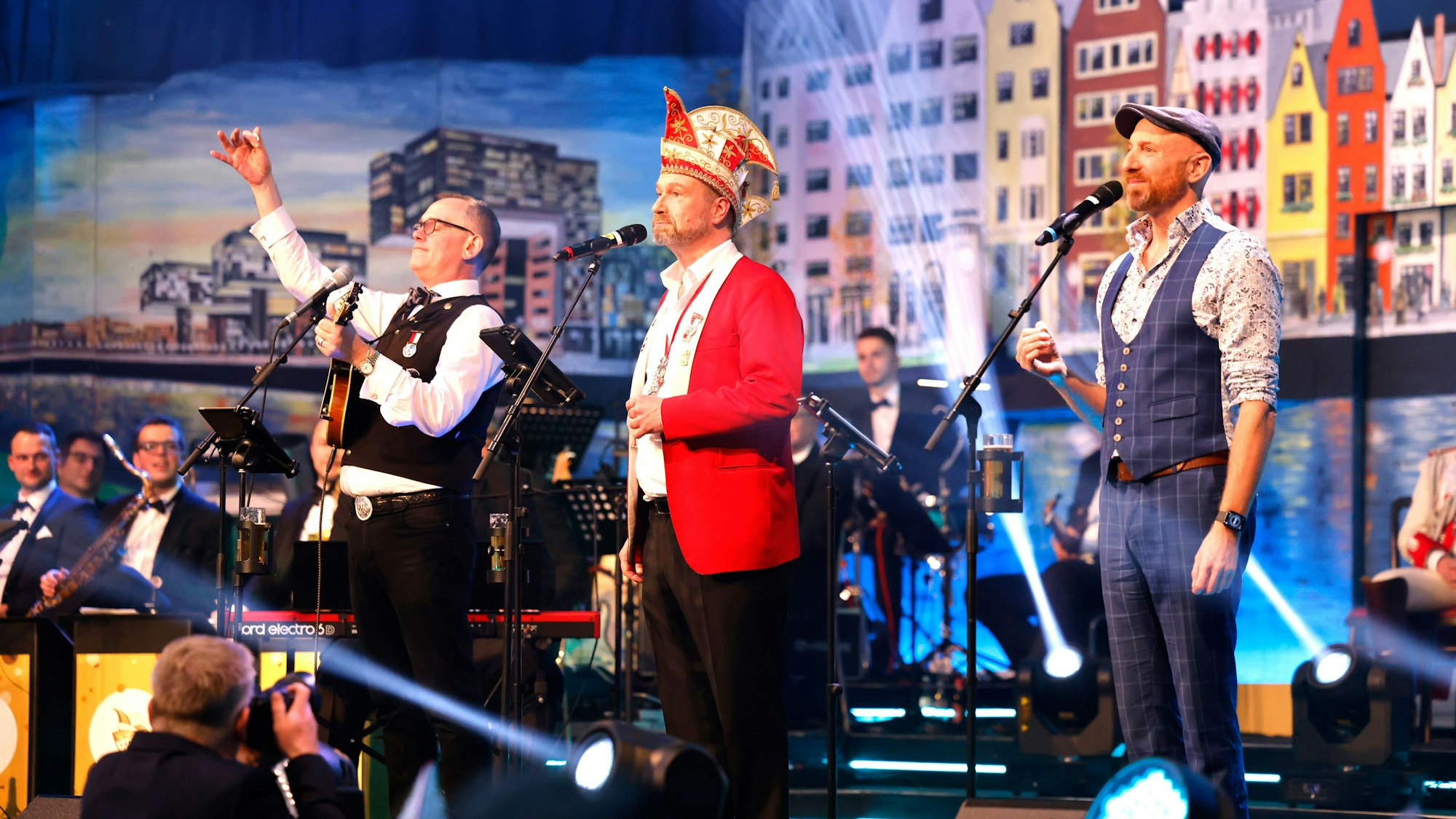 Bereits 2023 traten JP Weber, Volker Weininger und Martin Schopps bei der Prinzenproklamation im Gürzenich auf.