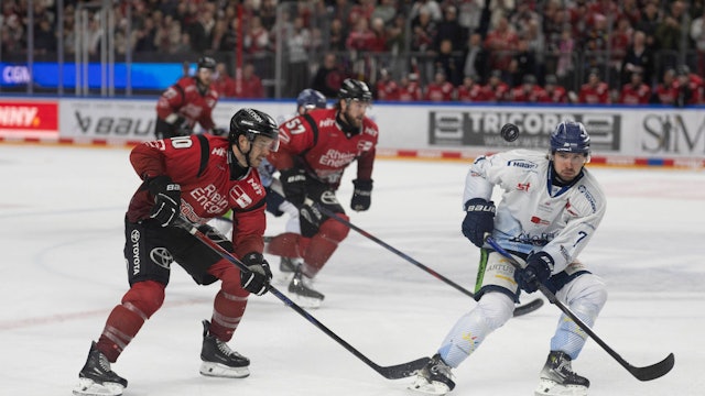 PENNY DEL 1 Kölner Haie - Straubing Tigers Köln, 02.01.2026 Tanner Kero Kölner Haie, Sturm, 10 st7Nicolas Beaudin Straubing Tigers, Verteidigung, 7 PENNY DEL 1 Kölner Haie - Straubing Tigers am 02.01.2026 in der Lanxess Arena in Köln Deutschland. *** PENNY DEL 1 Cologne Sharks Straubing Tigers Cologne, 02 01 2026 Tanner Kero Cologne Sharks, offense, 10 st7 Nicolas Beaudin Straubing Tigers, defense, 7 PENNY DEL 1 Cologne Sharks Straubing Tigers on 02 01 2026 at the Lanxess Arena in Cologne Germany Copyright: xBEAUTIFULxSPORTS/AndreasxDickx