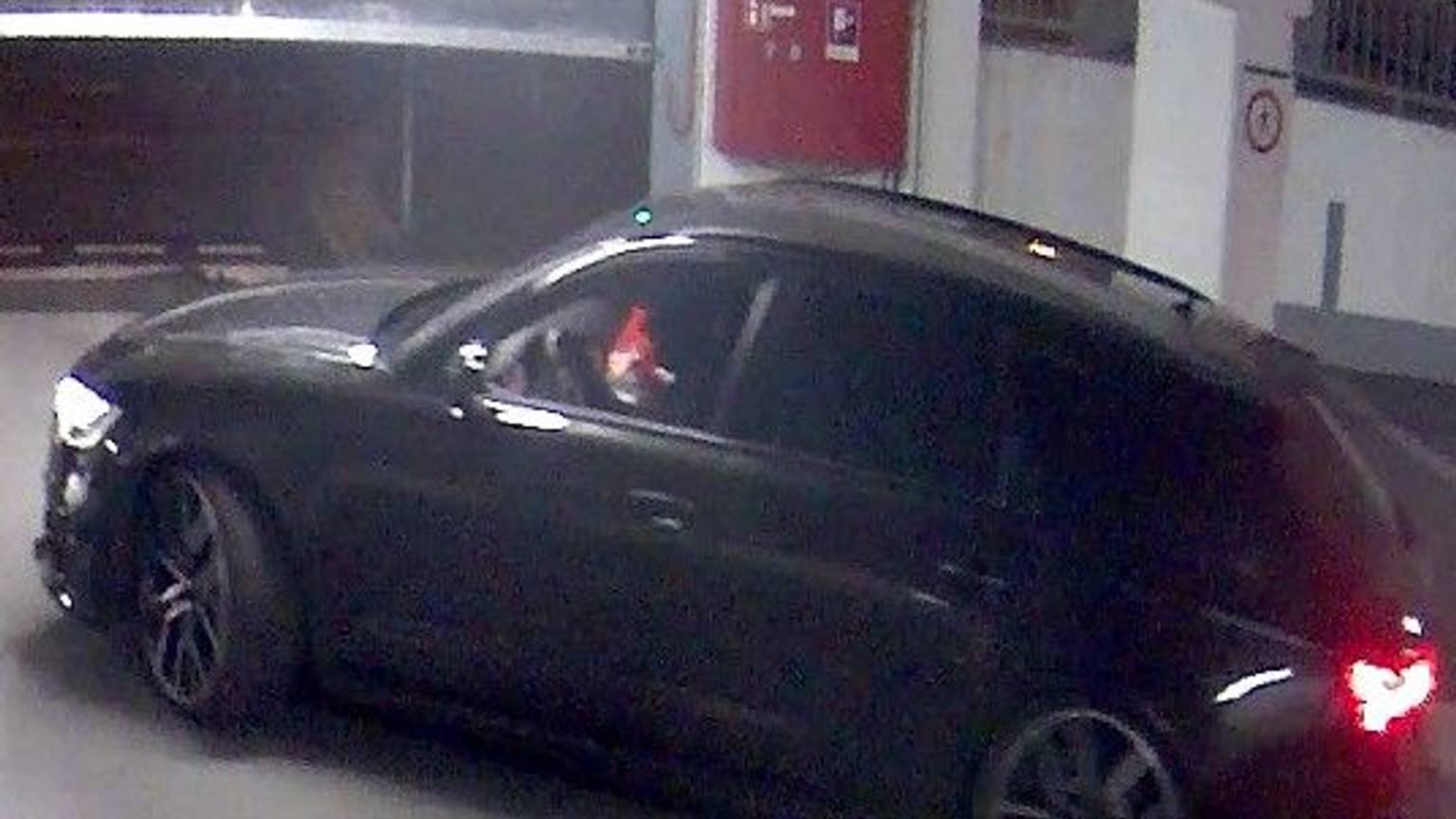 Das Fahrzeug der mutmaßlichen Bankräuber