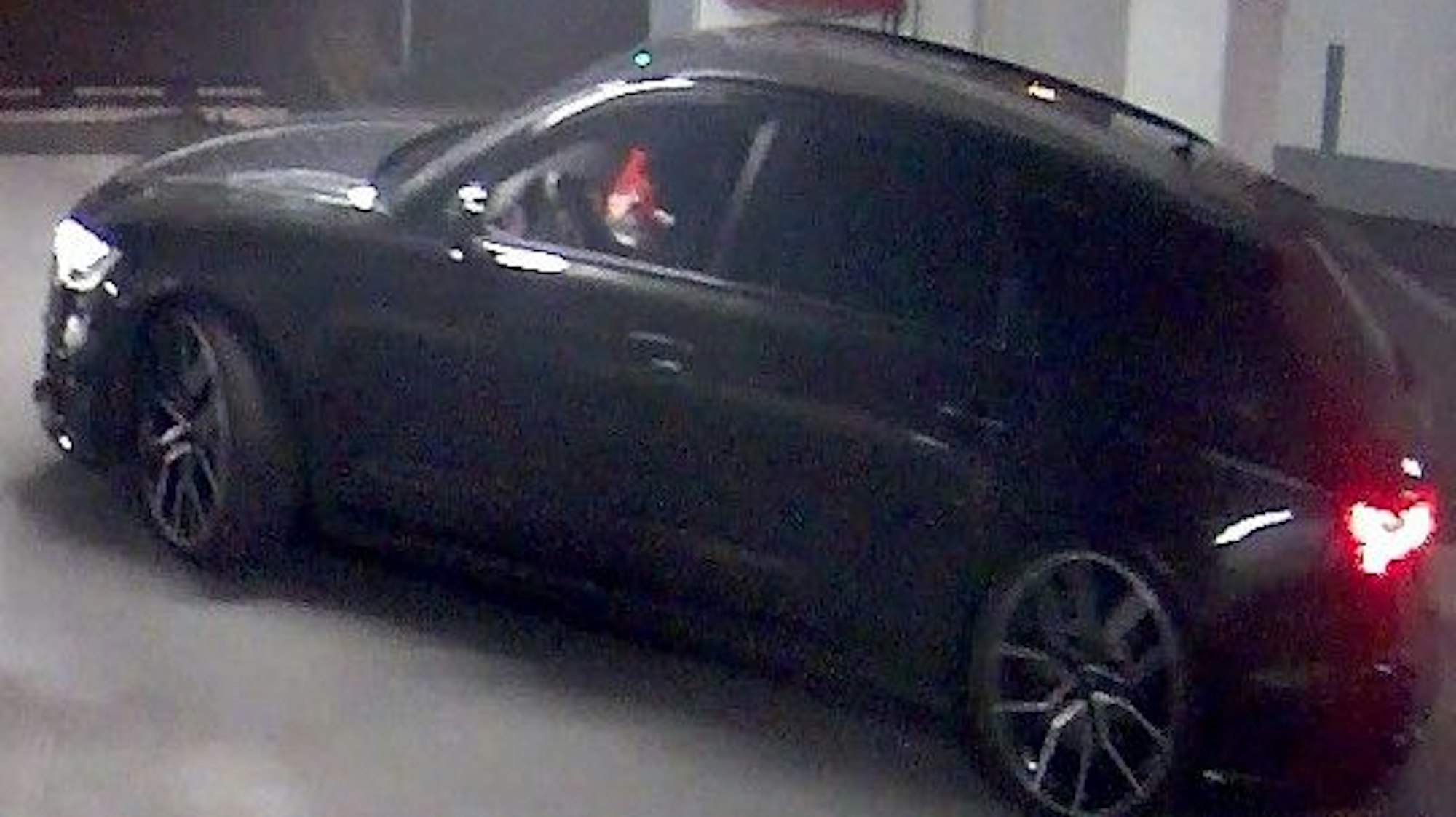 Das Fahrzeug der mutmaßlichen Bankräuber