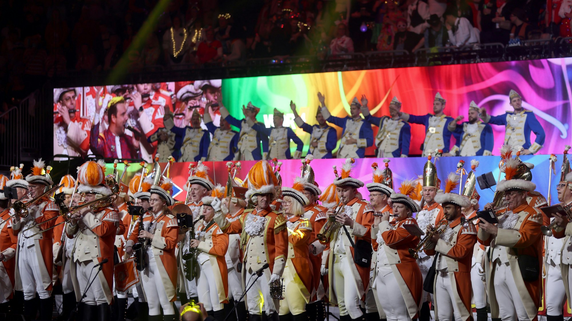 Lachende Kölnarena mit der Nippeser Bürgerwehr