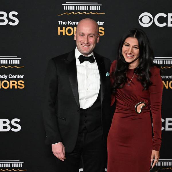 Der stellvertretende Stabschef des Weißen Hauses, Stephen Miller, mit seiner Frau Katie bei einer Gala in Washington. Katie Miller hat nun mit einem politischen X-Post für Aufruhr gesorgt. (Archivbild)