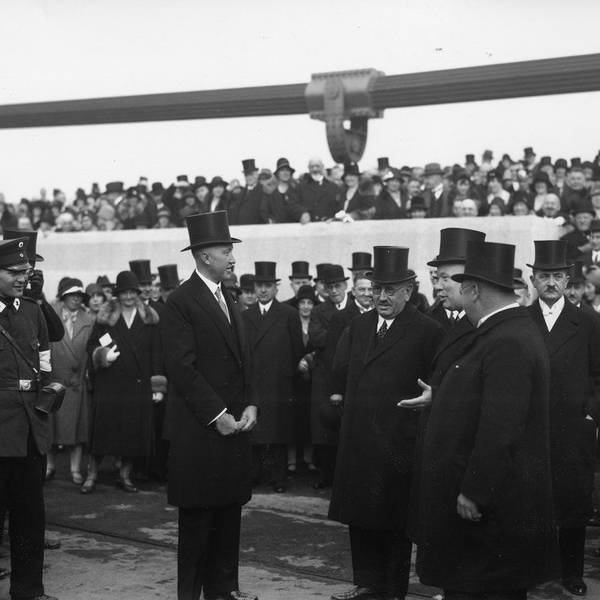 Konrad Adenauer bei der Eröffnung der Mülheimer Brücke
