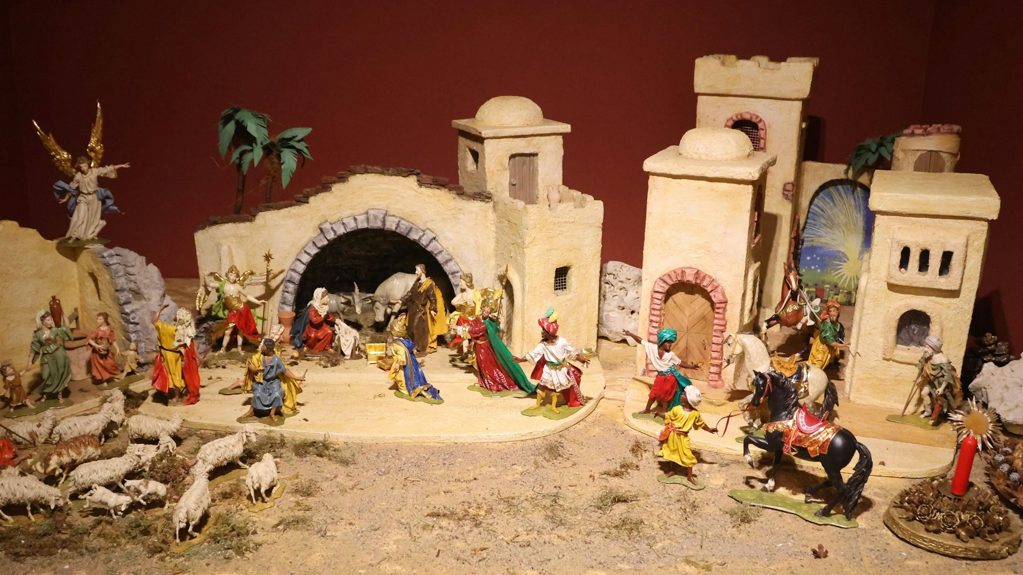 Im Engelskirchener Engel-Museum, Engels-Platz 7, ist diese orientalische Krippe aus der internationalen Sammlung von Sieglinde und Udo Hergesell ausgestellt.