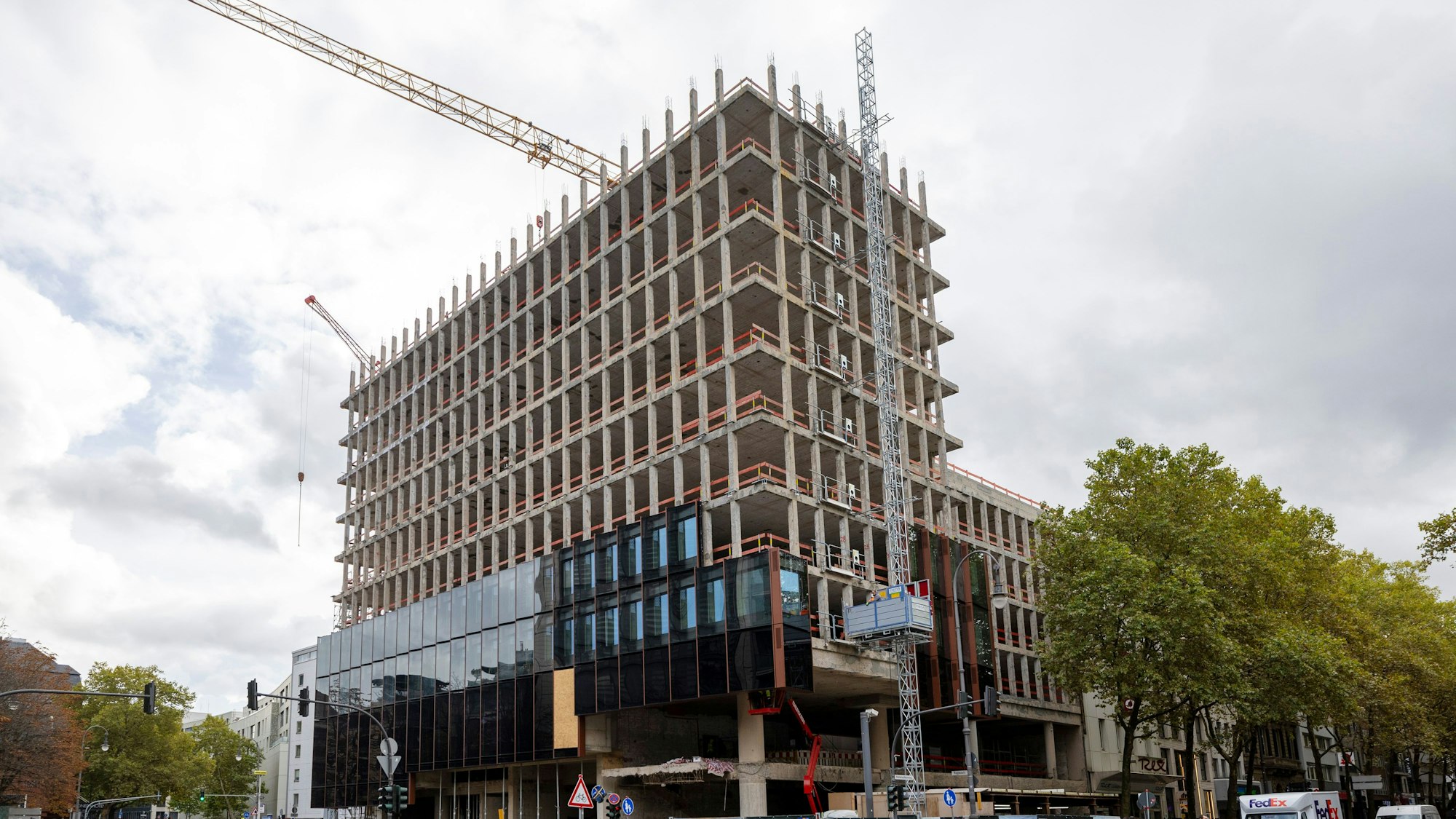 Der Friesenplatz bekommt durch das modernisierte Hochhaus ein neues Gesicht.