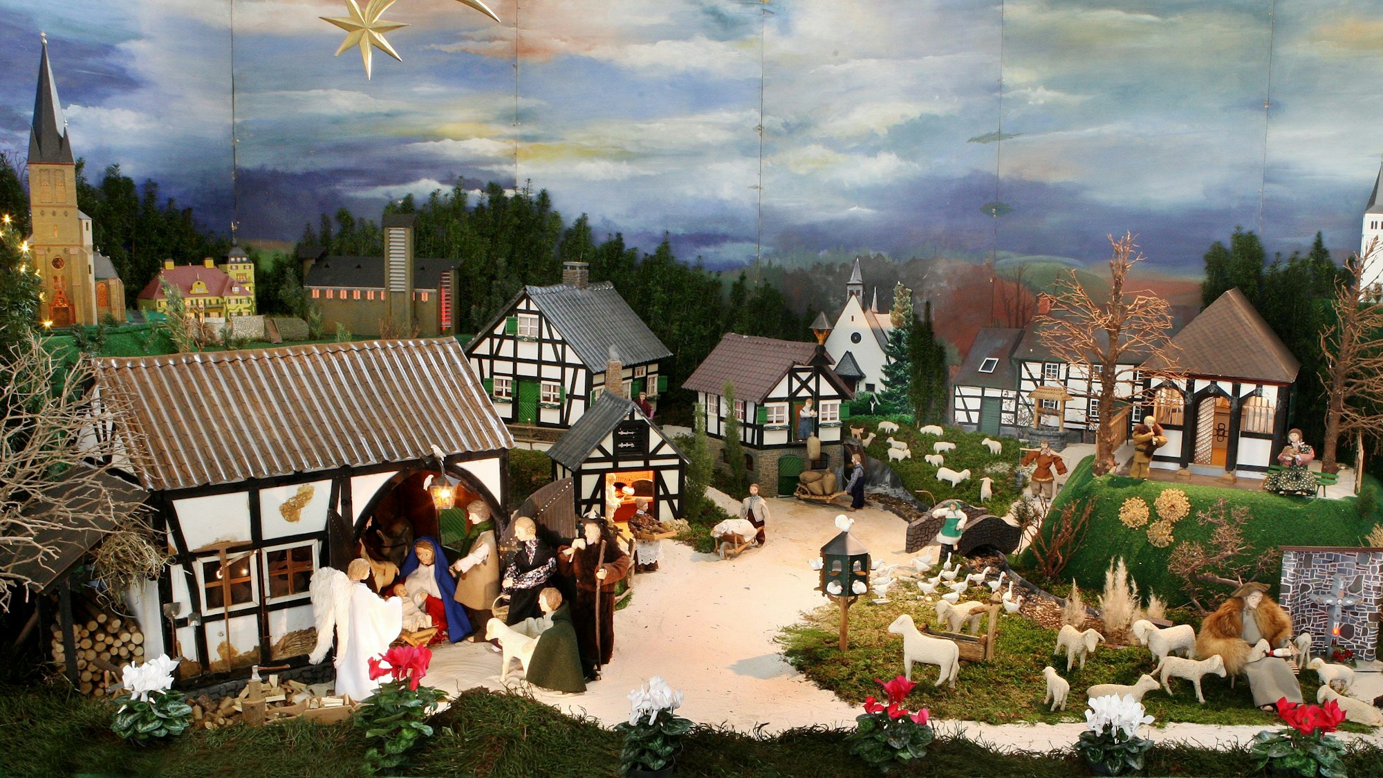 In einer Krippenlandschaft in der St.-Rochus-Kirche von Bergisch Gladbach-Sand sind zahlreiche Gebäude aus der Region wiederzuerkennen.